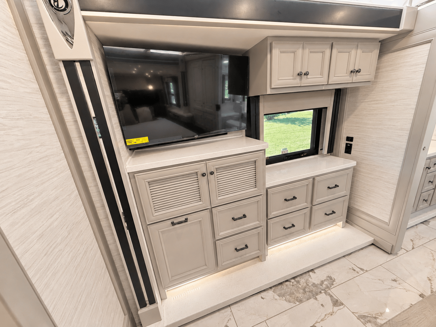 2027 Tiffin Motor Homes 2027 Tiffin Motor Homes Phaeton - thumbnail 33