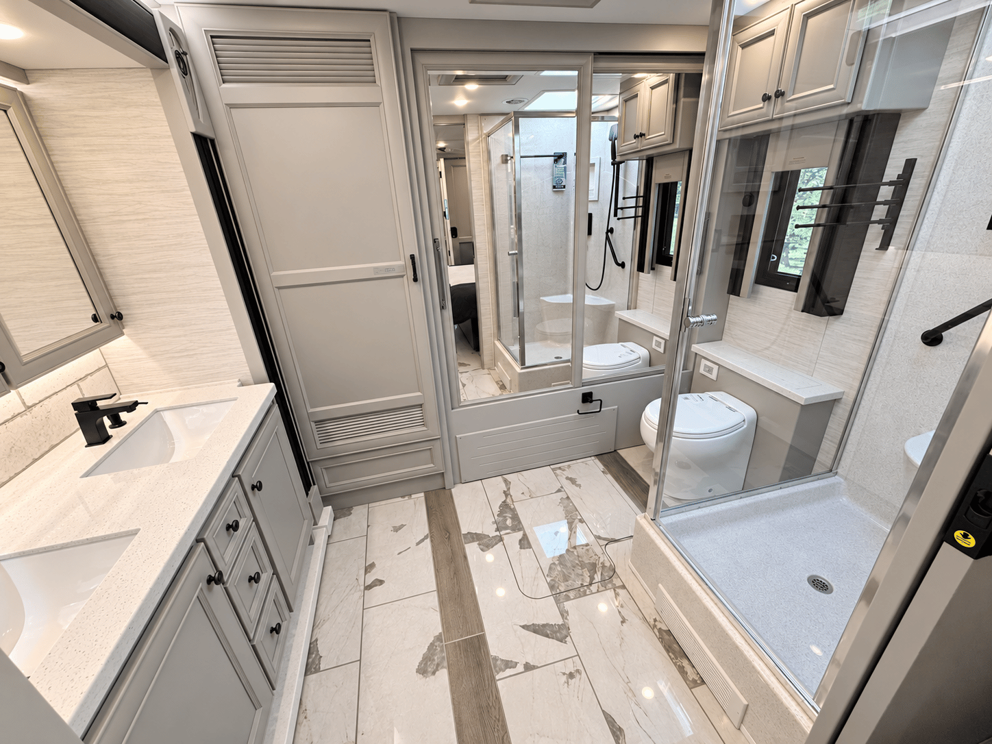 2027 Tiffin Motor Homes 2027 Tiffin Motor Homes Phaeton - thumbnail 38