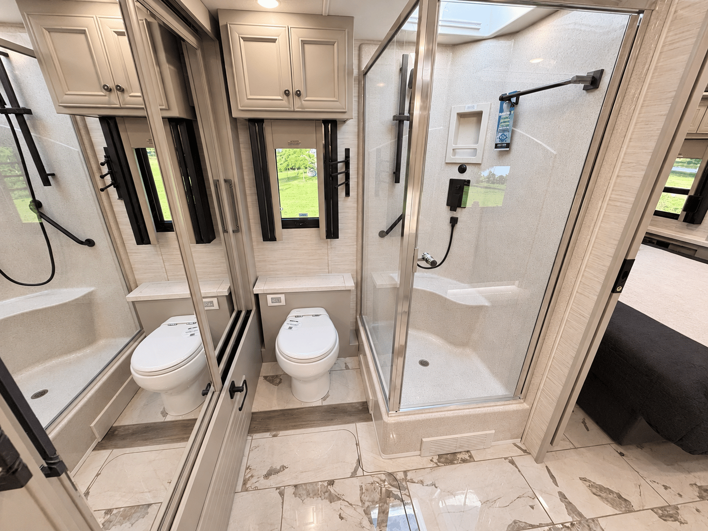 2027 Tiffin Motor Homes 2027 Tiffin Motor Homes Phaeton - thumbnail 41