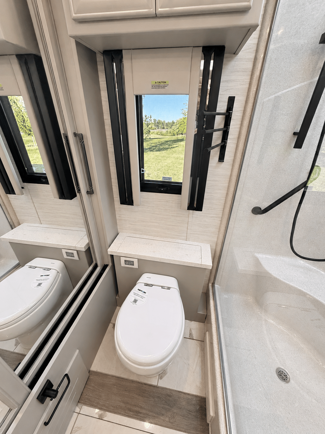 2027 Tiffin Motor Homes 2027 Tiffin Motor Homes Phaeton - thumbnail 43