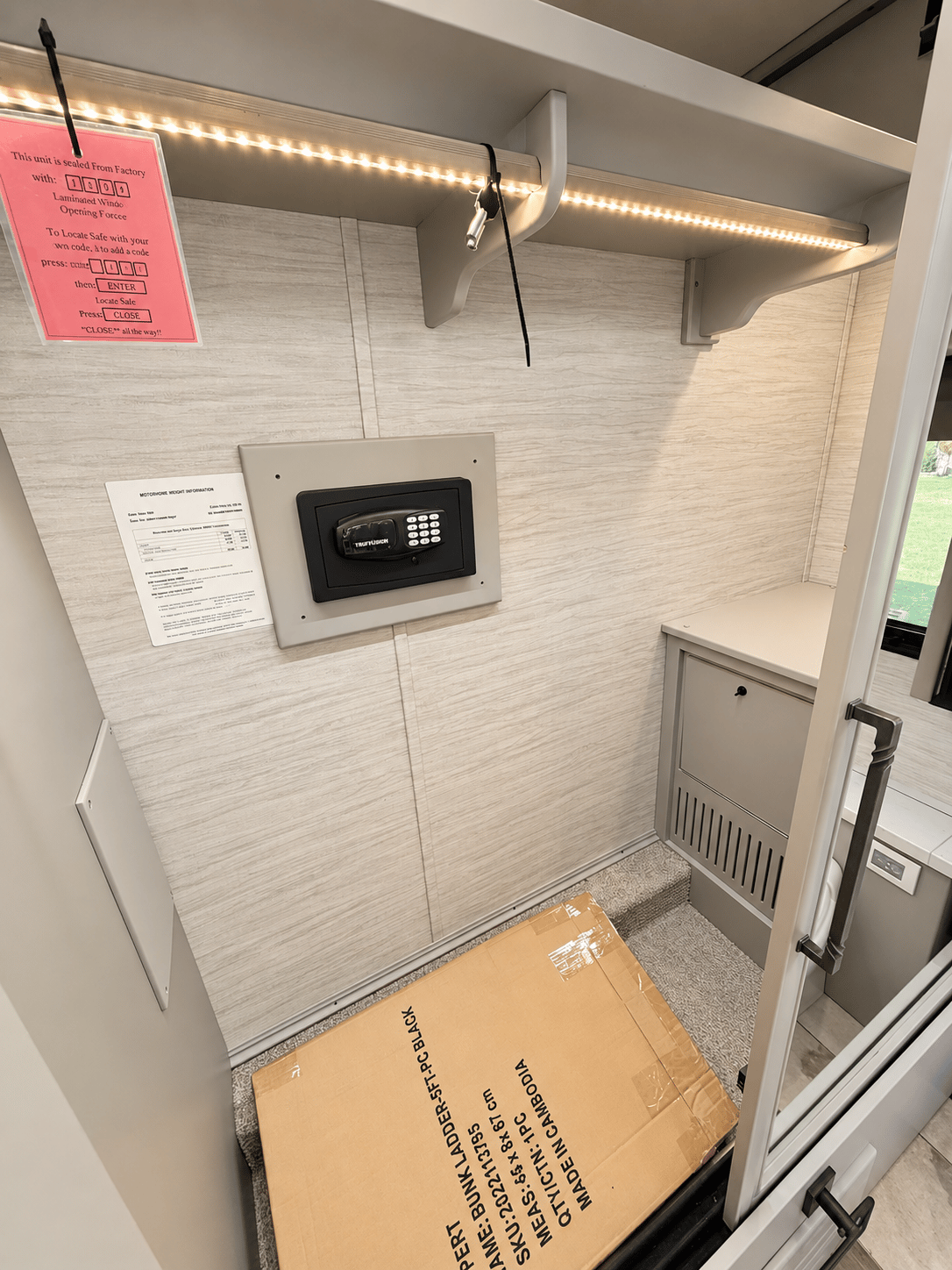 2027 Tiffin Motor Homes 2027 Tiffin Motor Homes Phaeton - thumbnail 44