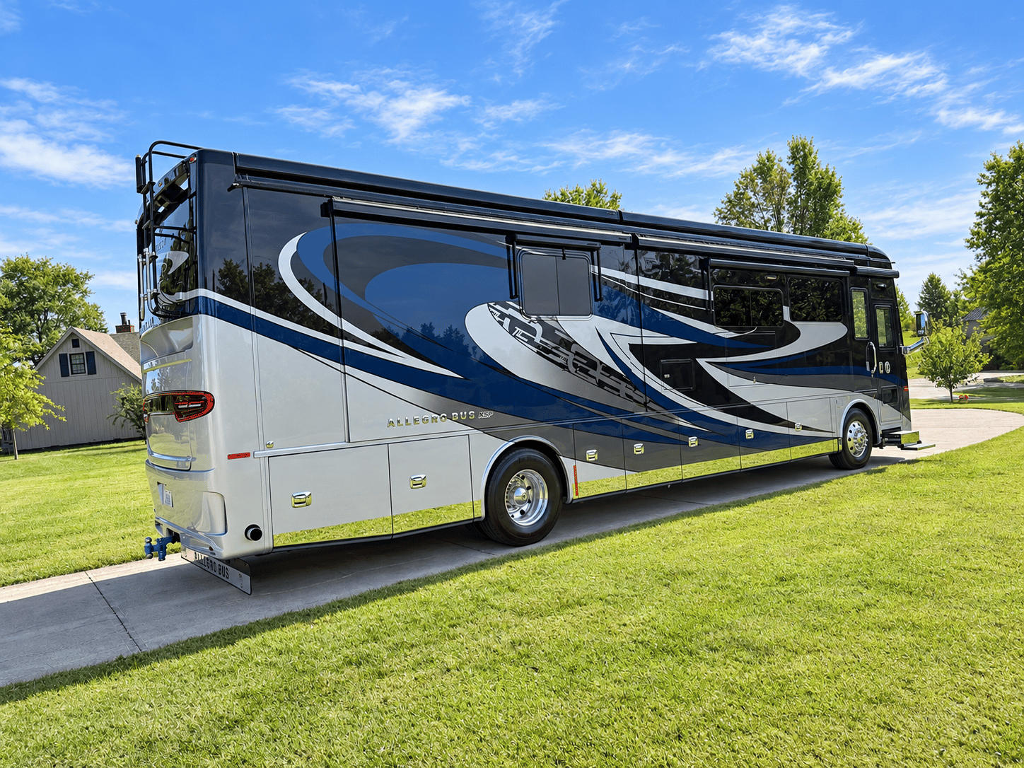 2021 Tiffin Motor Homes 2021 Tiffin Motor Homes Allegro Bus - thumbnail 3