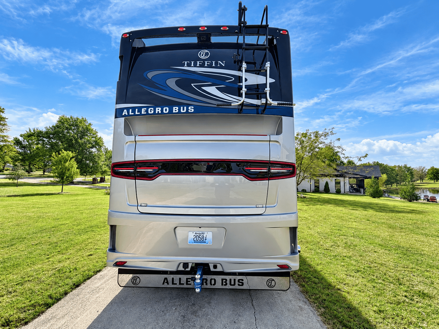 2021 Tiffin Motor Homes 2021 Tiffin Motor Homes Allegro Bus - thumbnail 4