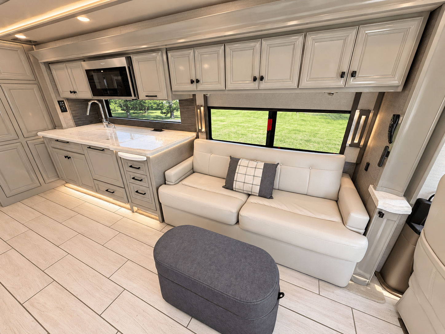 2021 Tiffin Motor Homes 2021 Tiffin Motor Homes Allegro Bus - thumbnail 14