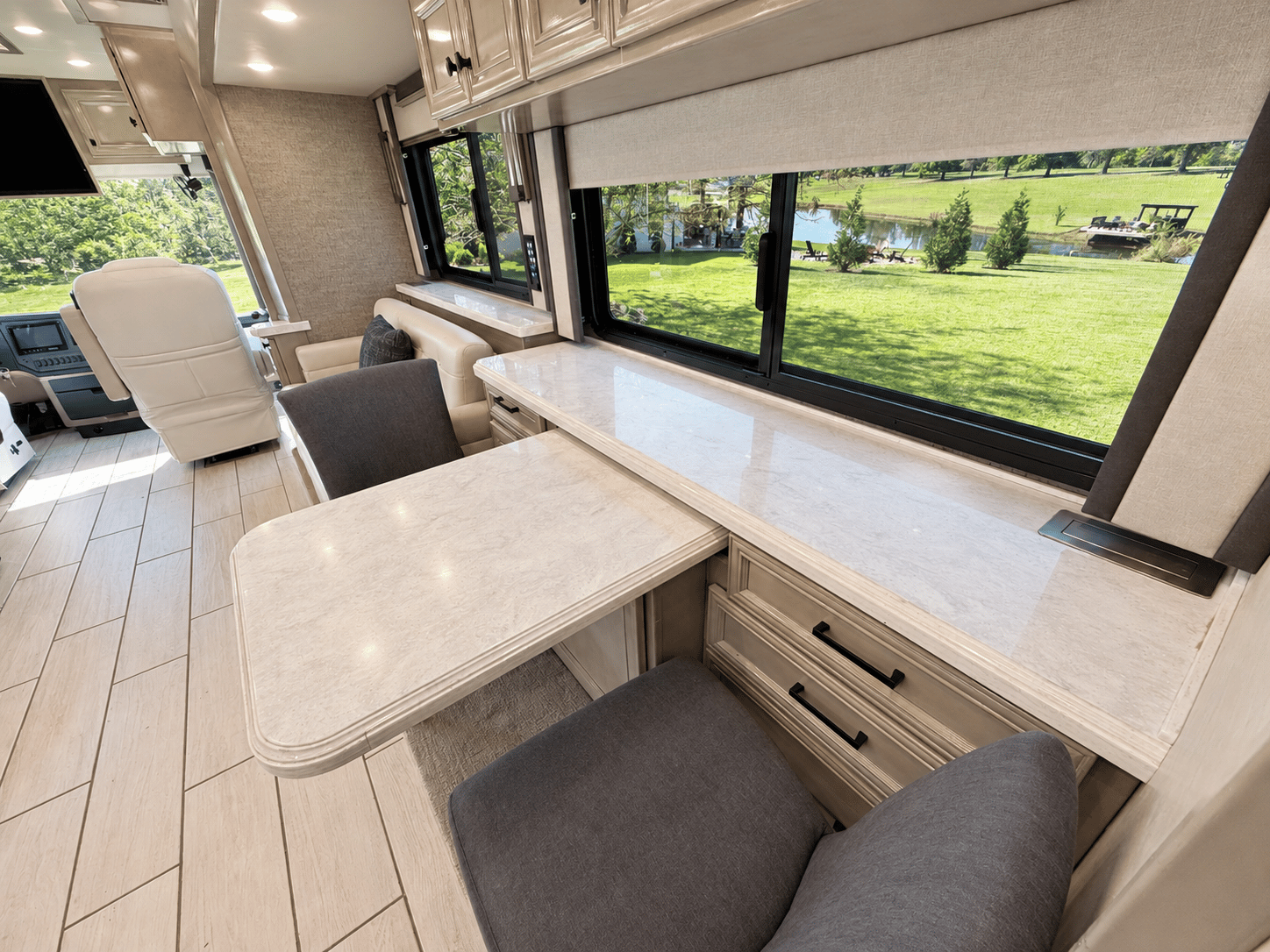 2021 Tiffin Motor Homes 2021 Tiffin Motor Homes Allegro Bus - thumbnail 20