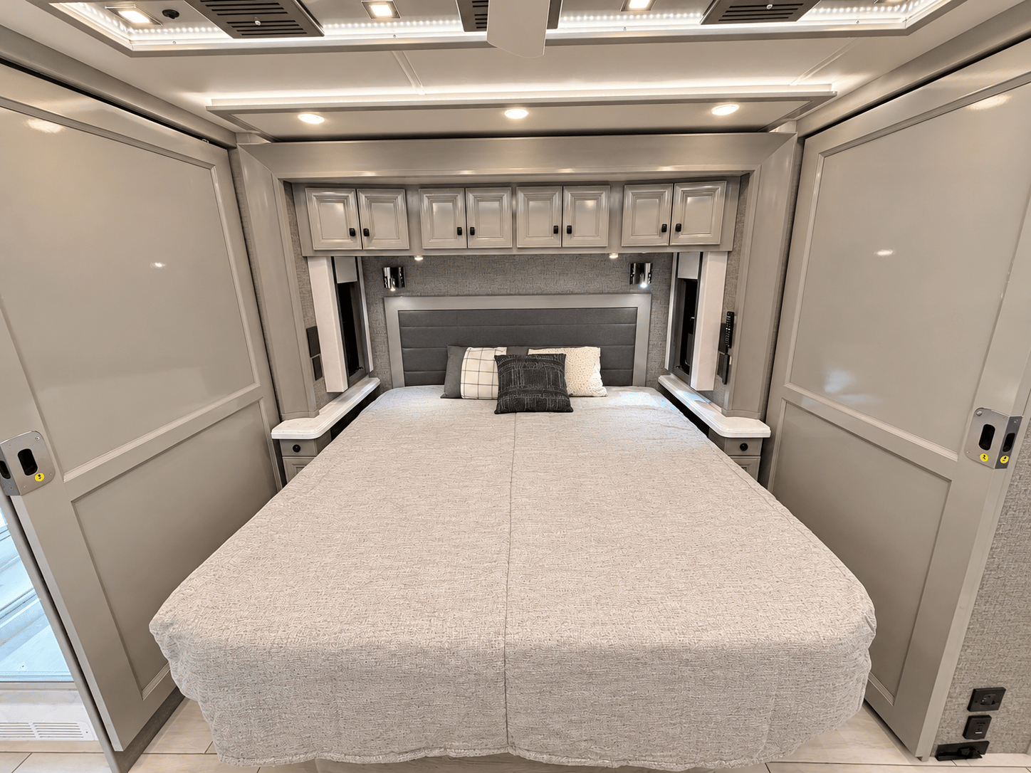 2021 Tiffin Motor Homes 2021 Tiffin Motor Homes Allegro Bus - thumbnail 28