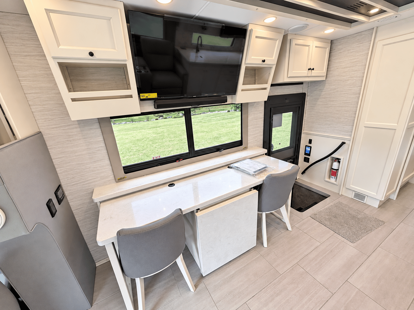 2027 Tiffin Motorhomes 2027 Tiffin Motorhomes Allegro Bay - thumbnail 14