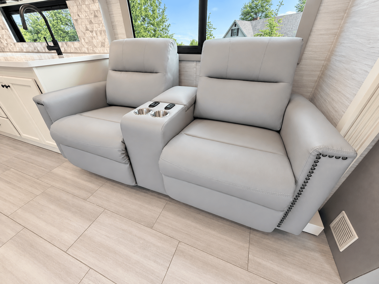 2027 Tiffin Motorhomes 2027 Tiffin Motorhomes Allegro Bay - thumbnail 15