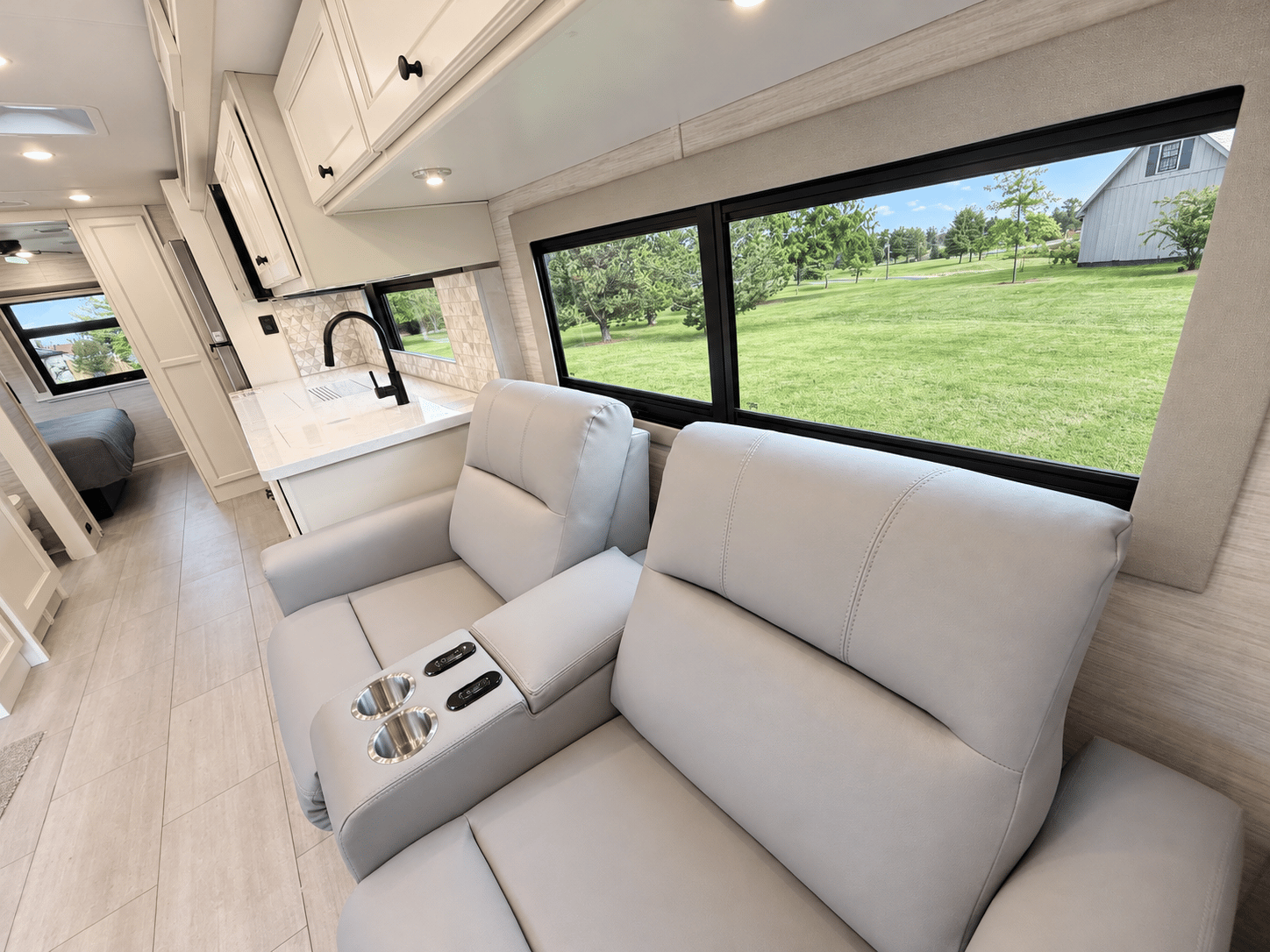 2027 Tiffin Motorhomes 2027 Tiffin Motorhomes Allegro Bay - thumbnail 16