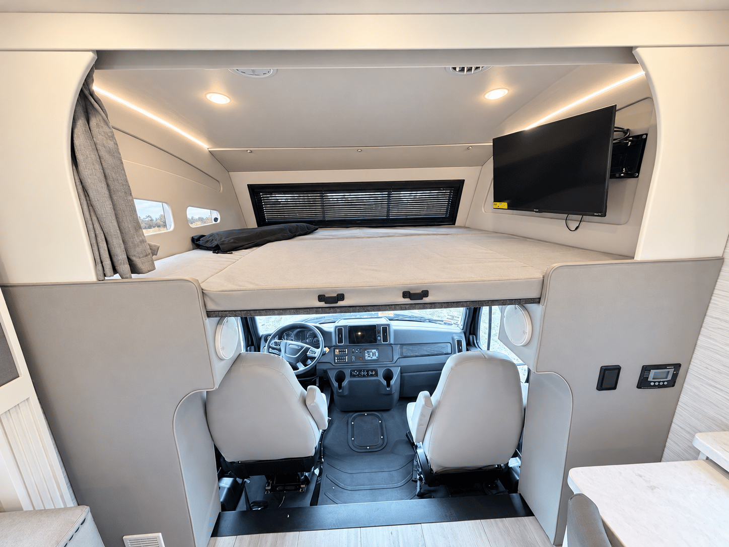 2027 Tiffin Motorhomes 2027 Tiffin Motorhomes Allegro Bay - thumbnail 17