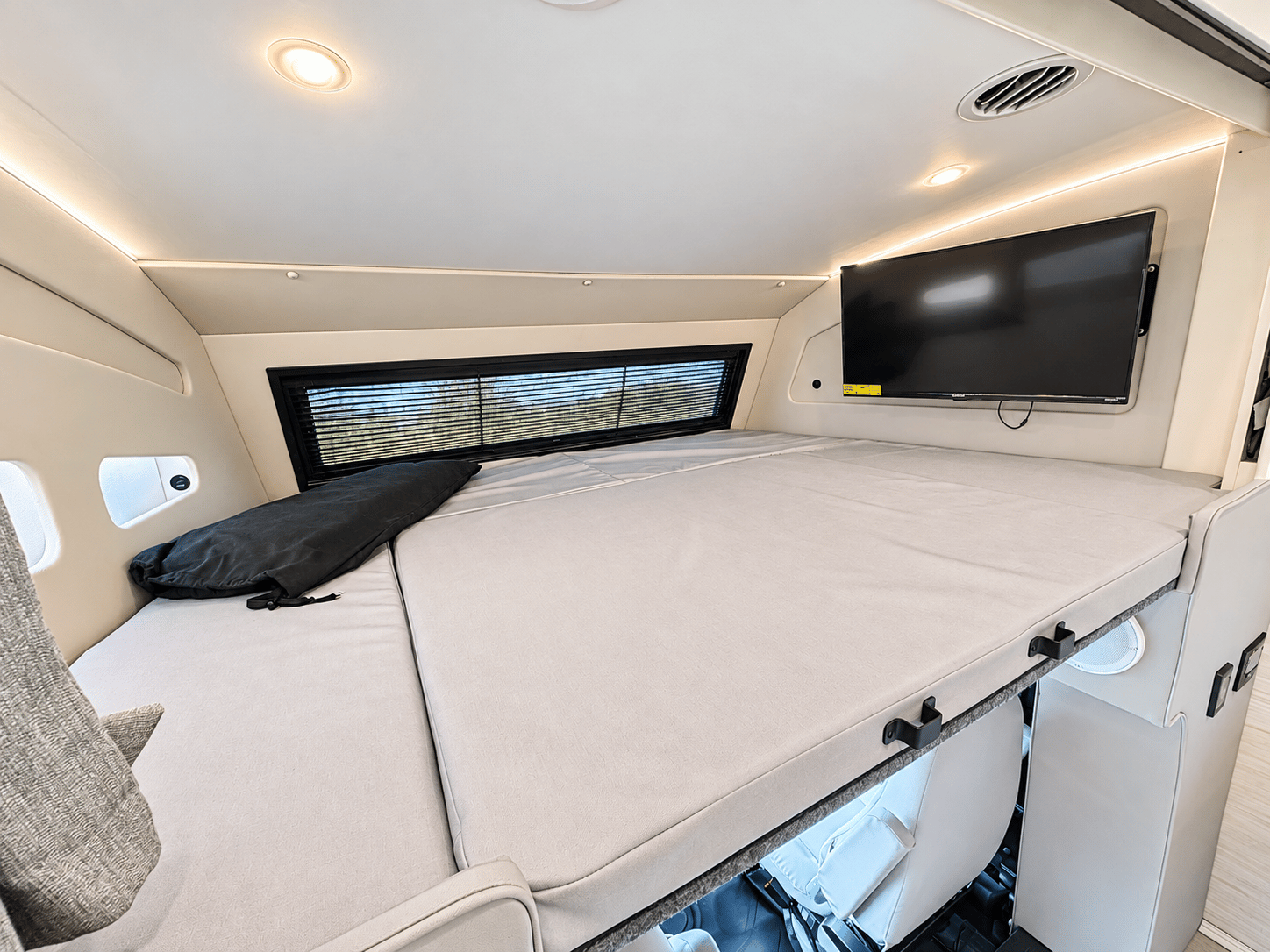 2027 Tiffin Motorhomes 2027 Tiffin Motorhomes Allegro Bay - thumbnail 19