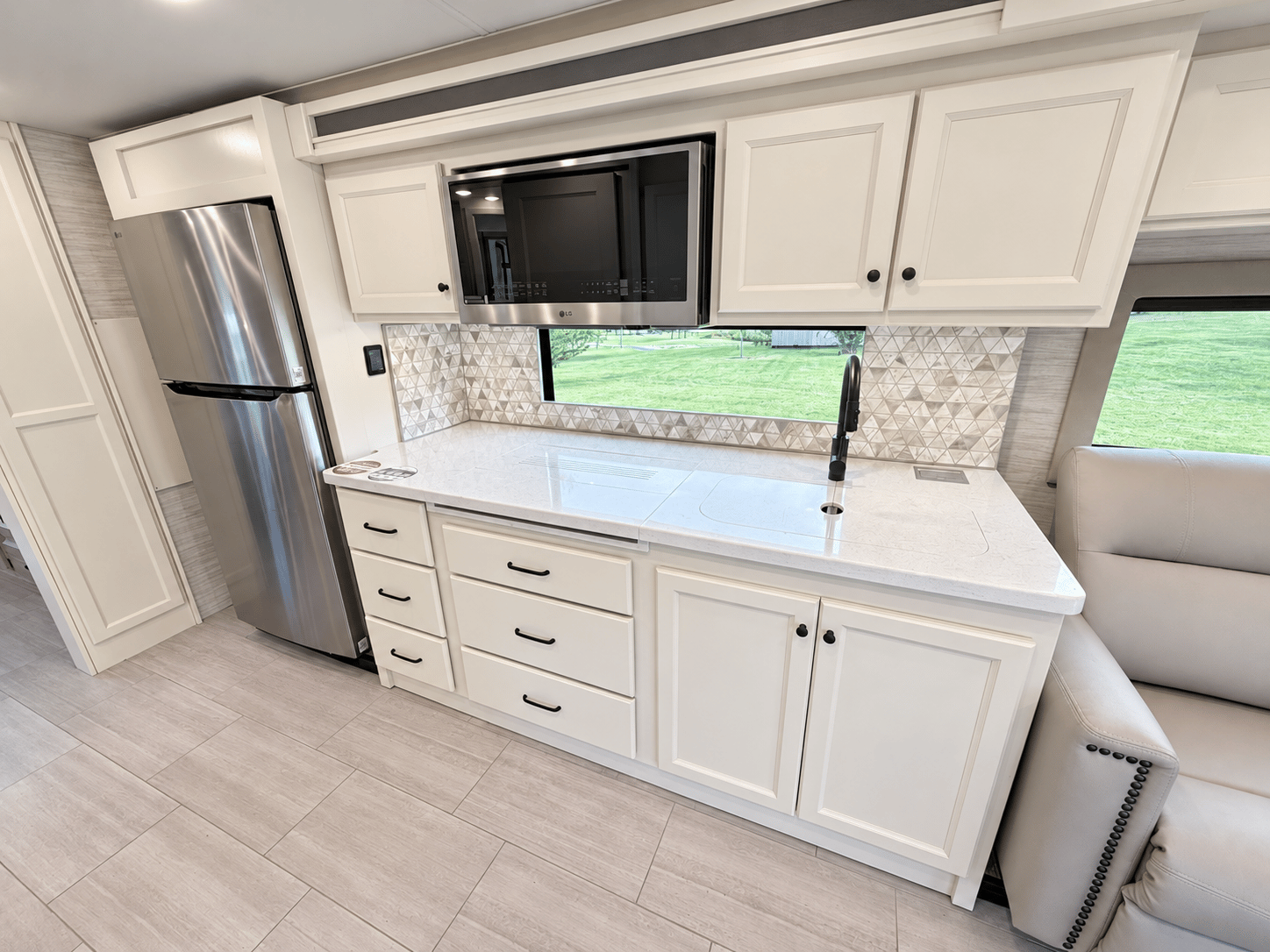 2027 Tiffin Motorhomes 2027 Tiffin Motorhomes Allegro Bay - thumbnail 20