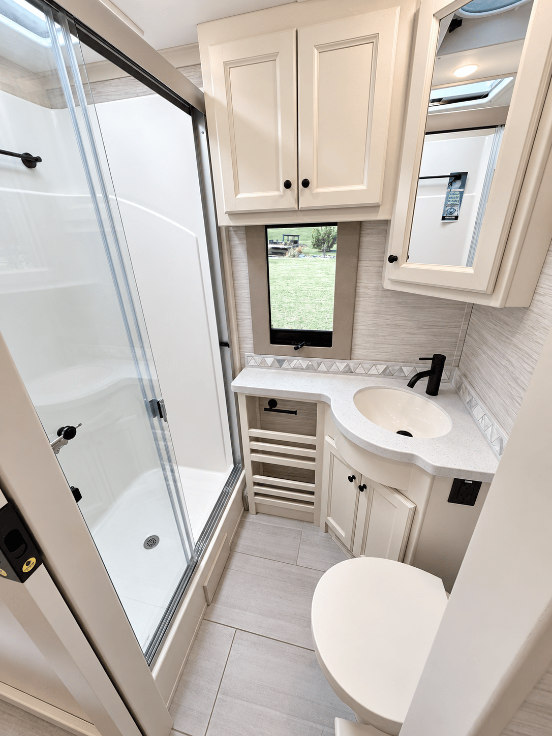 2027 Tiffin Motorhomes 2027 Tiffin Motorhomes Allegro Bay - thumbnail 26