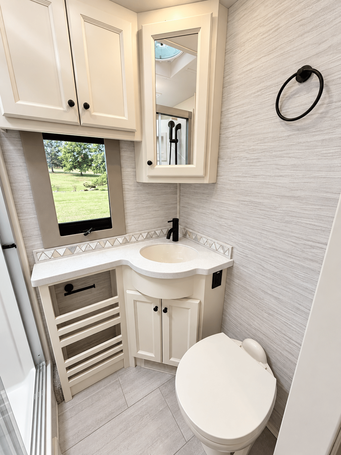 2027 Tiffin Motorhomes 2027 Tiffin Motorhomes Allegro Bay - thumbnail 27