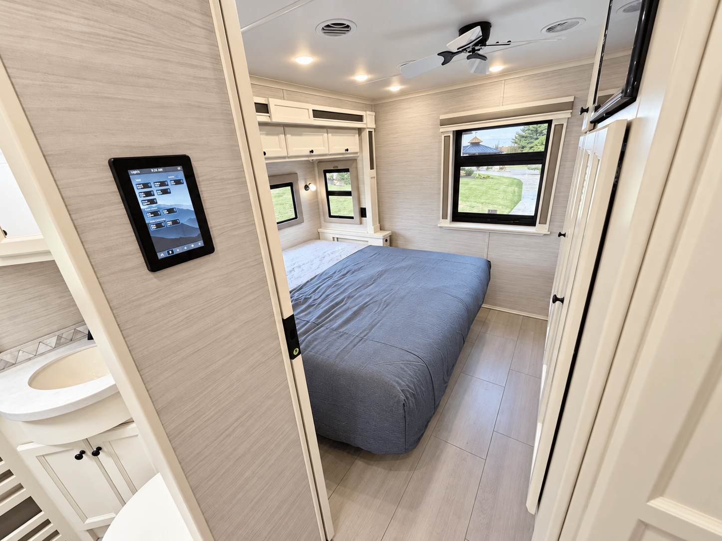 2027 Tiffin Motorhomes 2027 Tiffin Motorhomes Allegro Bay - thumbnail 29