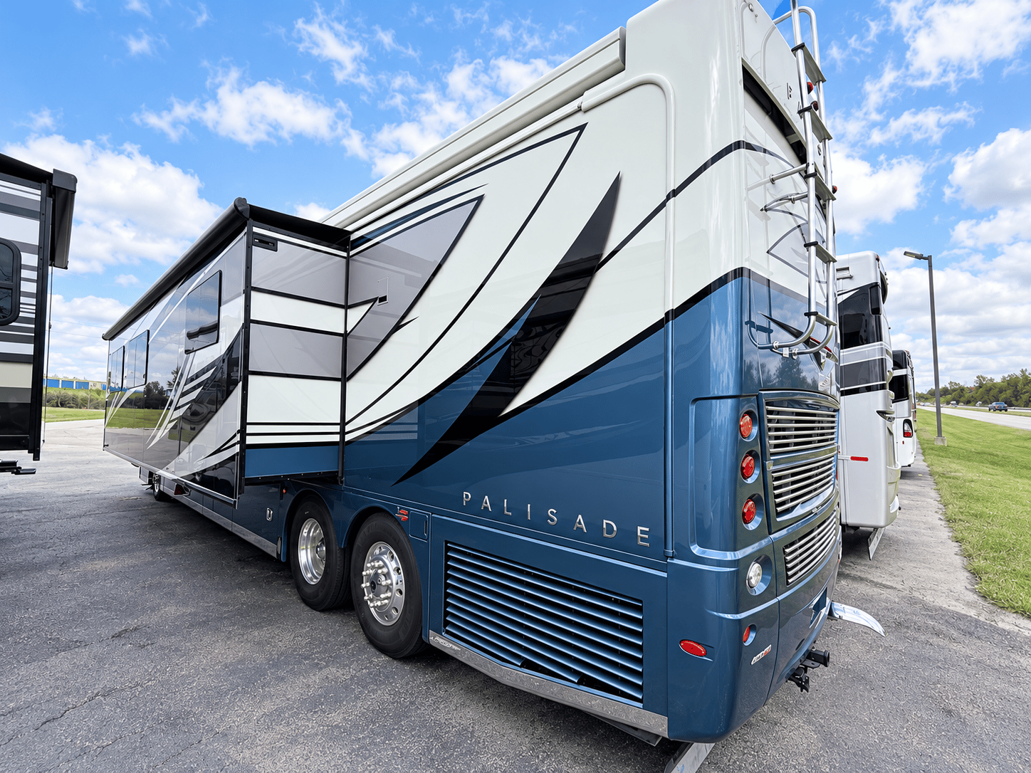 2027 Fleetwood 2027 Fleetwood Palisade - thumbnail 4