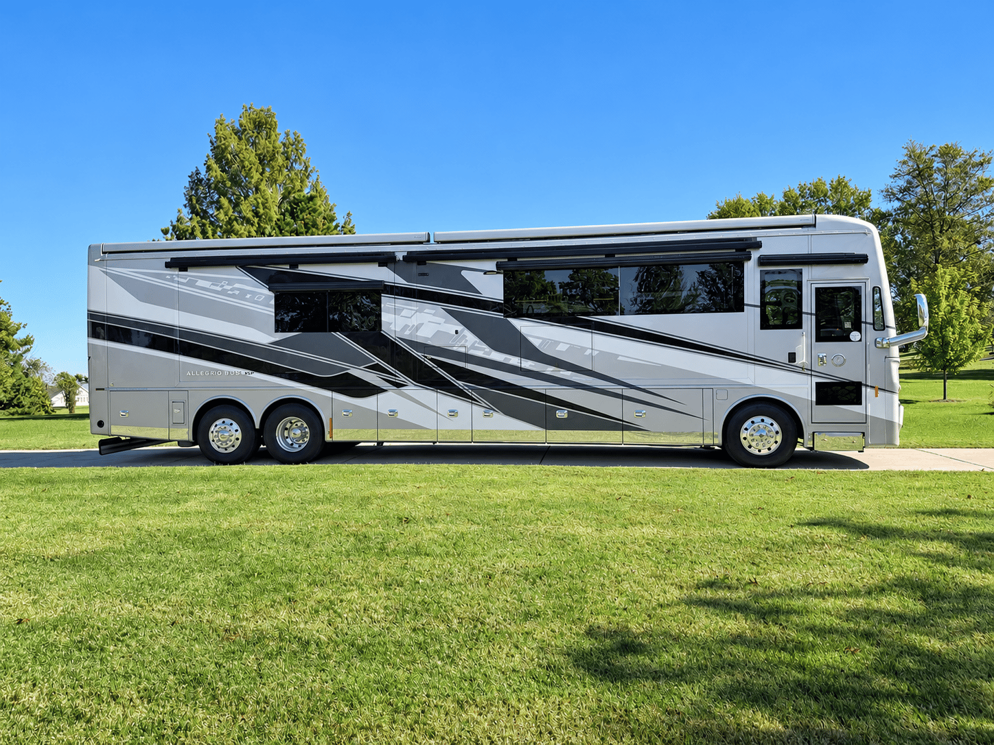 2027 Tiffin 2027 Tiffin Allegro Bus - thumbnail 4