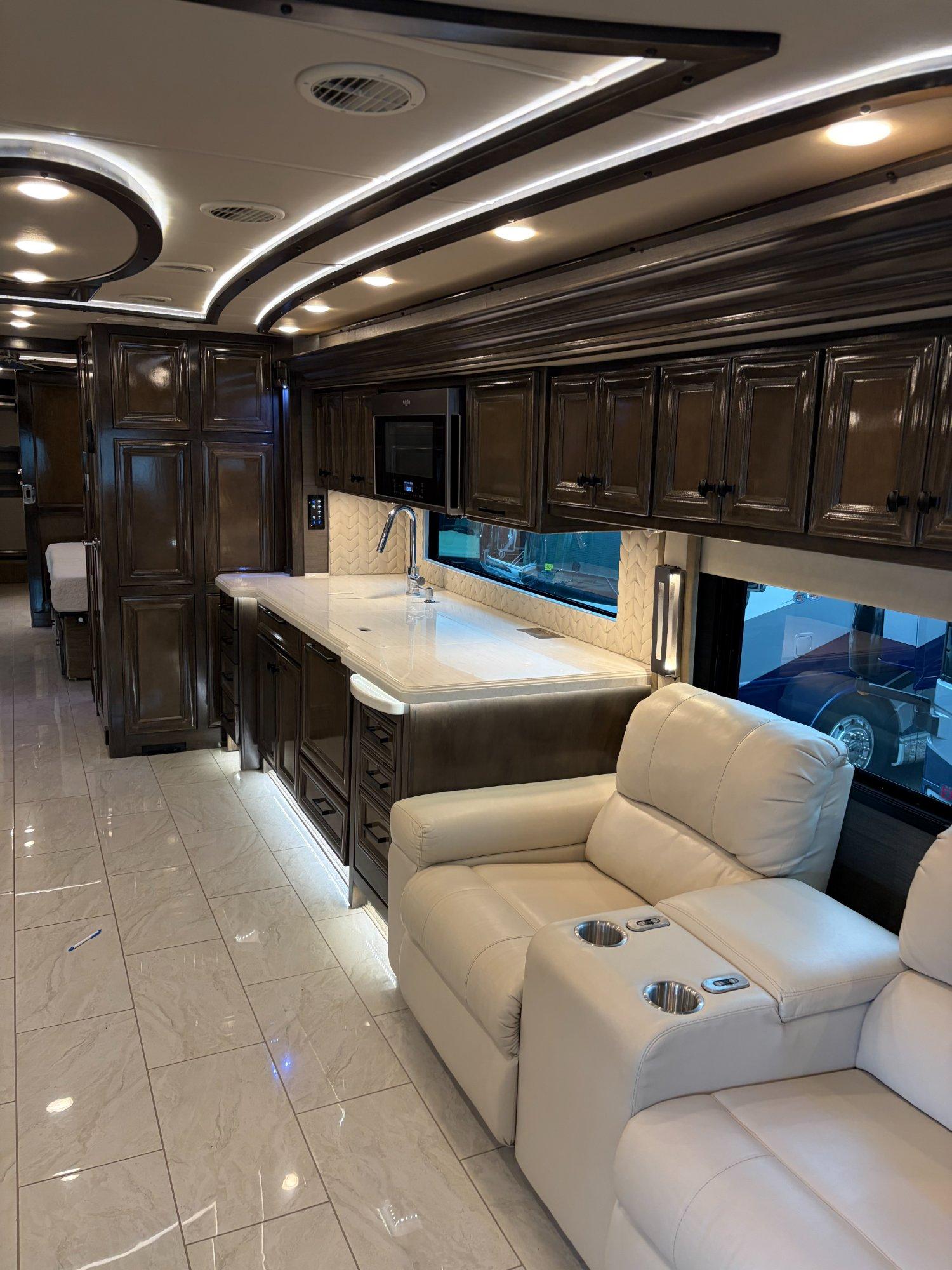2021 Tiffin Motor Homes 2021 Tiffin Motor Homes Allegro Bus - thumbnail 3