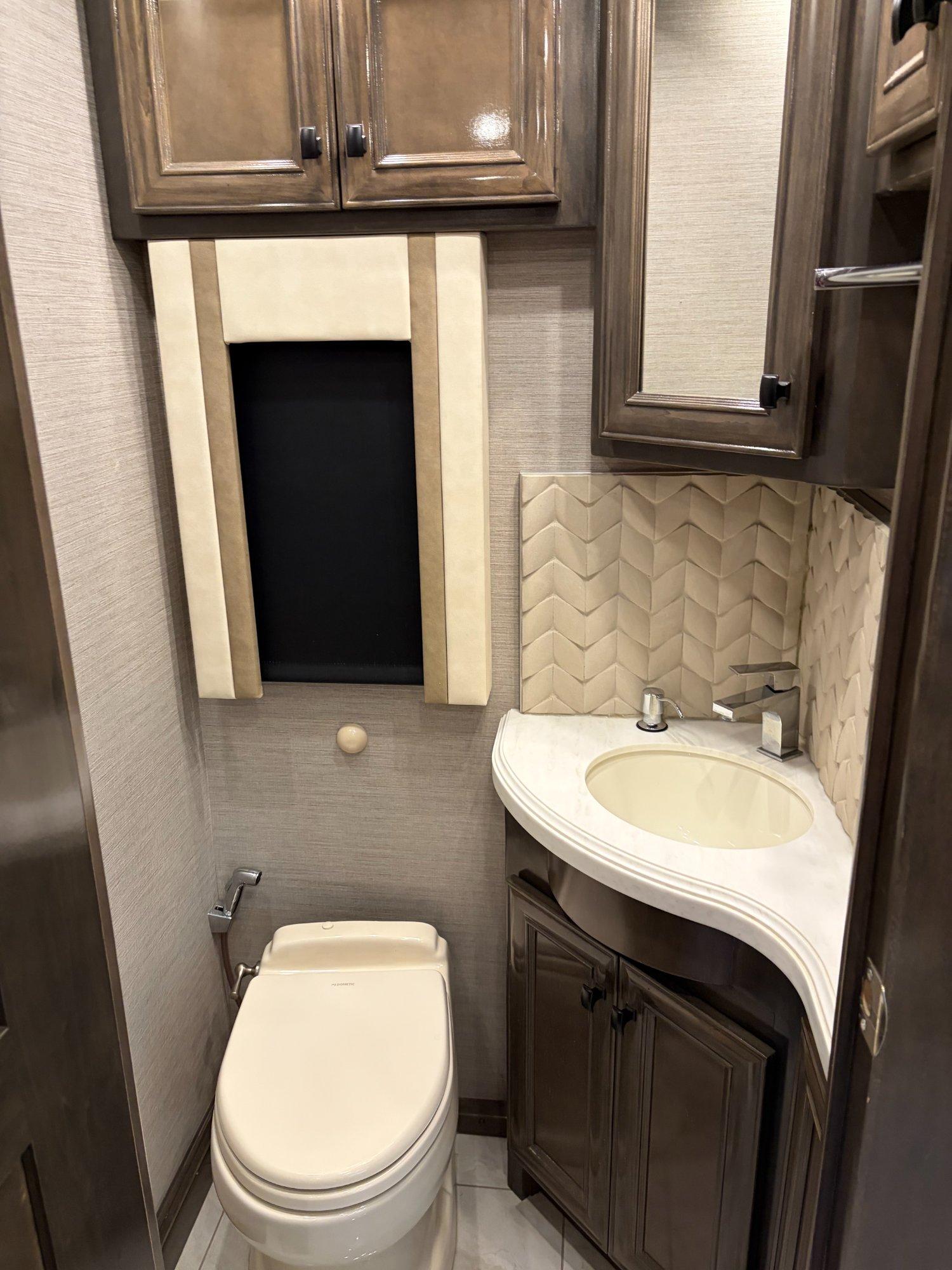 2021 Tiffin Motor Homes 2021 Tiffin Motor Homes Allegro Bus - thumbnail 10