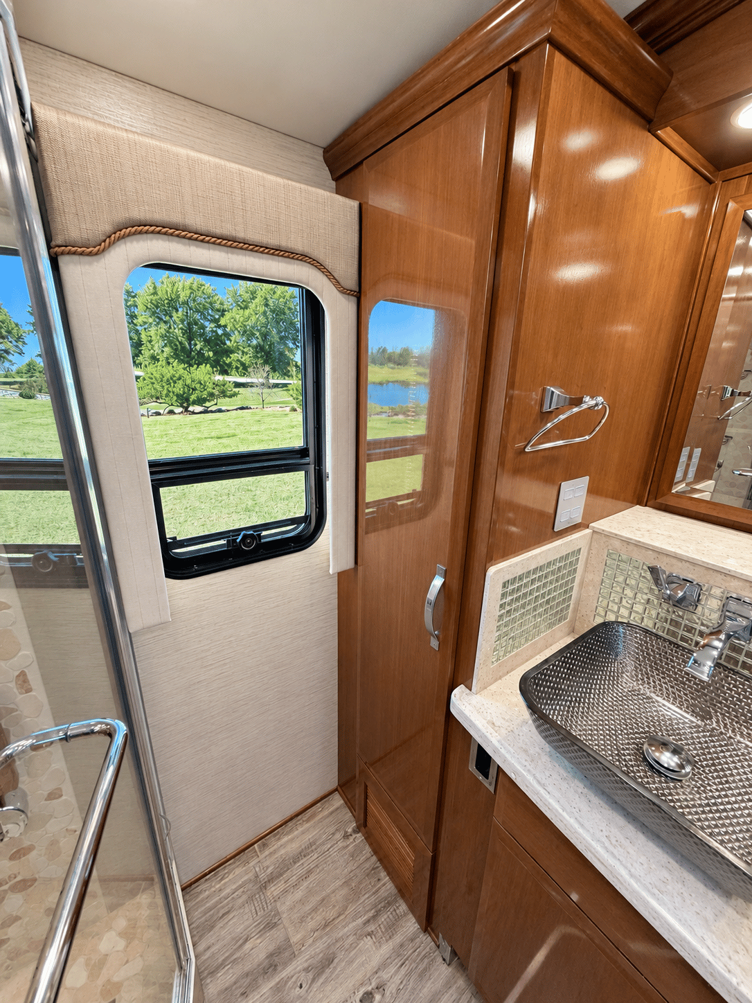 2018 Newmar 2018 Newmar King Aire - thumbnail 45