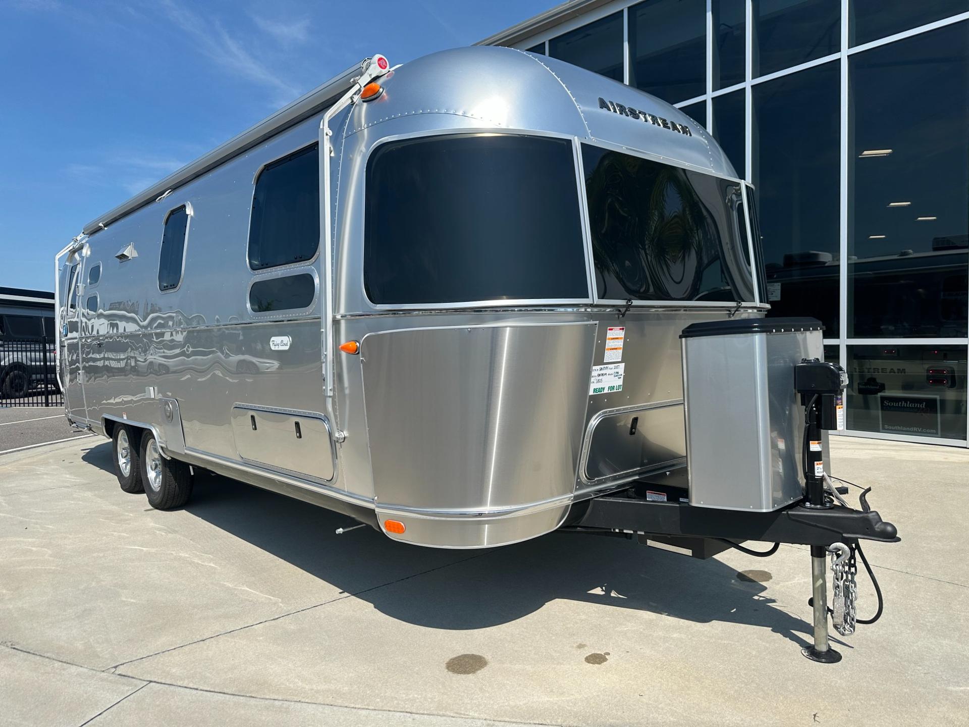 2027 Airstream Flying Cloud 27FB Twin