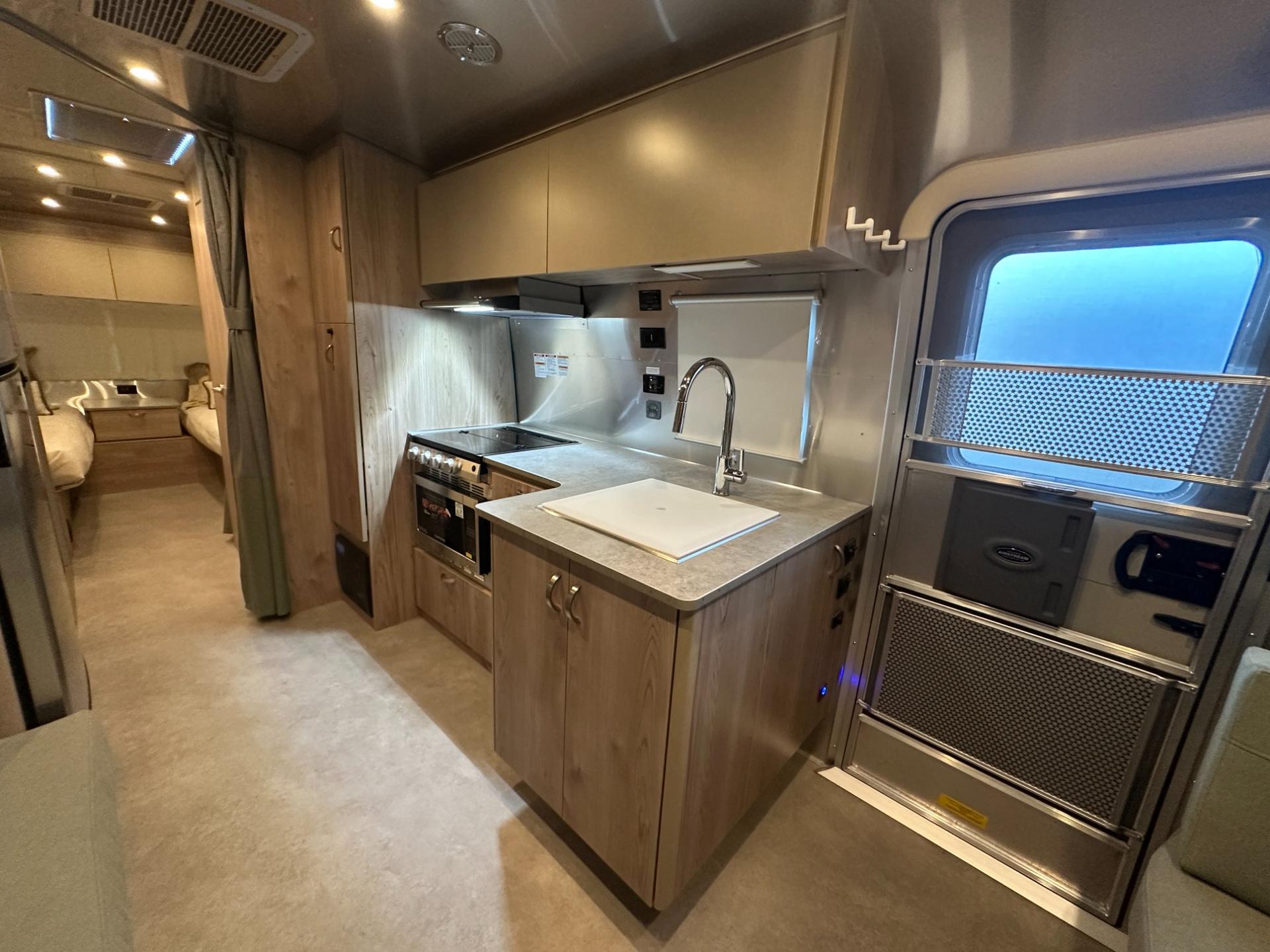 2027 Airstream 2027 Airstream Flying Cloud - thumbnail 15
