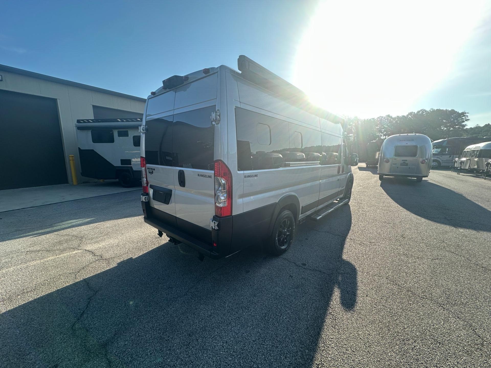 2027 Airstream 2027 Airstream Rangeline - thumbnail 4