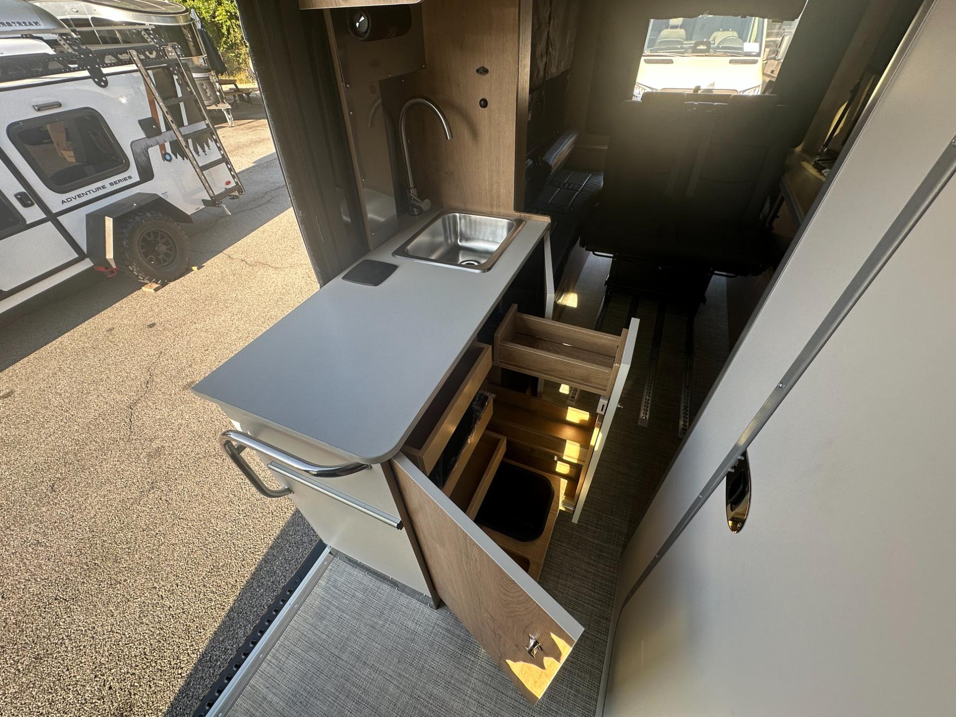 2027 Airstream 2027 Airstream Rangeline - thumbnail 16