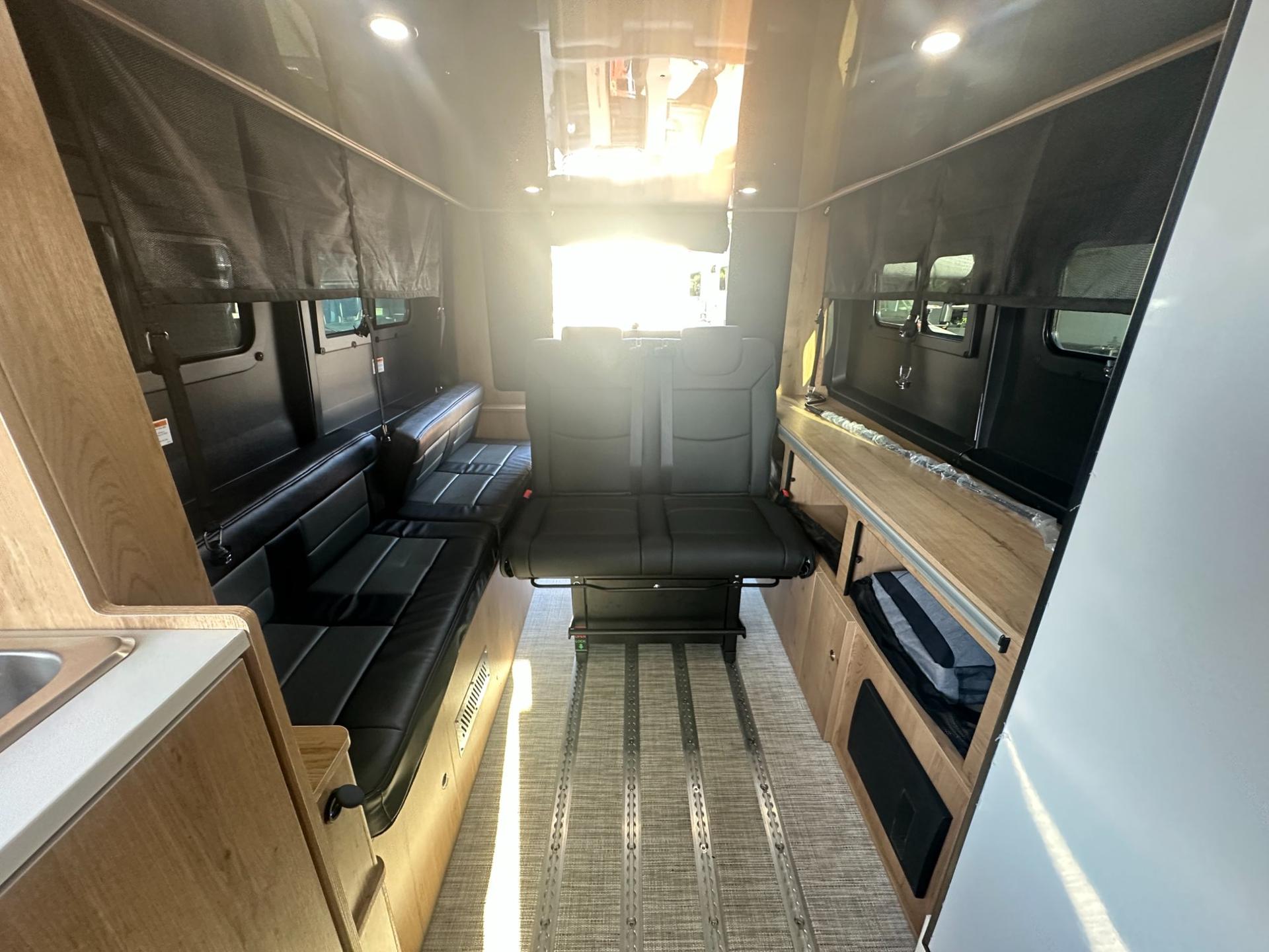 2027 Airstream 2027 Airstream Rangeline - thumbnail 17
