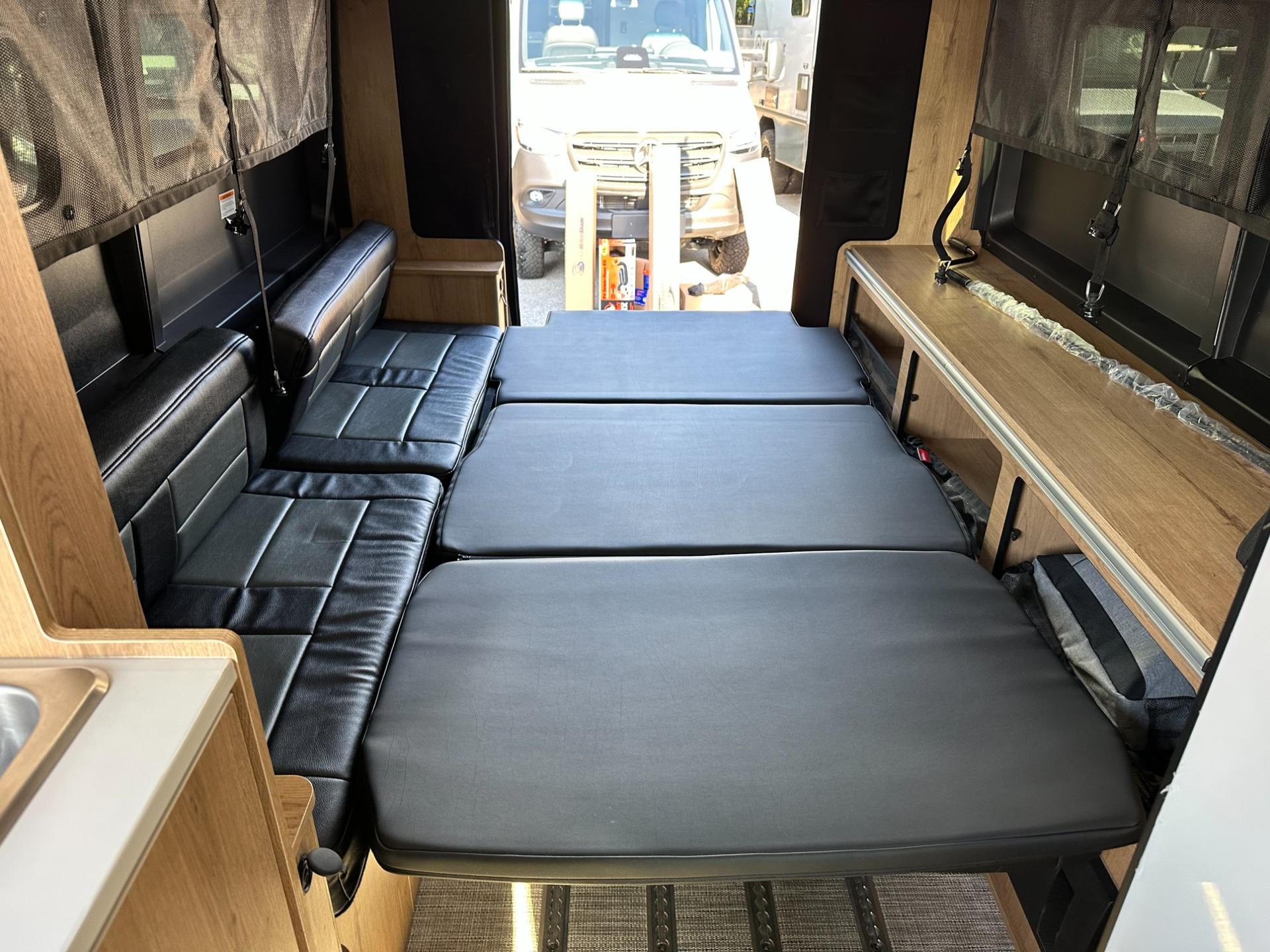 2027 Airstream 2027 Airstream Rangeline - thumbnail 18
