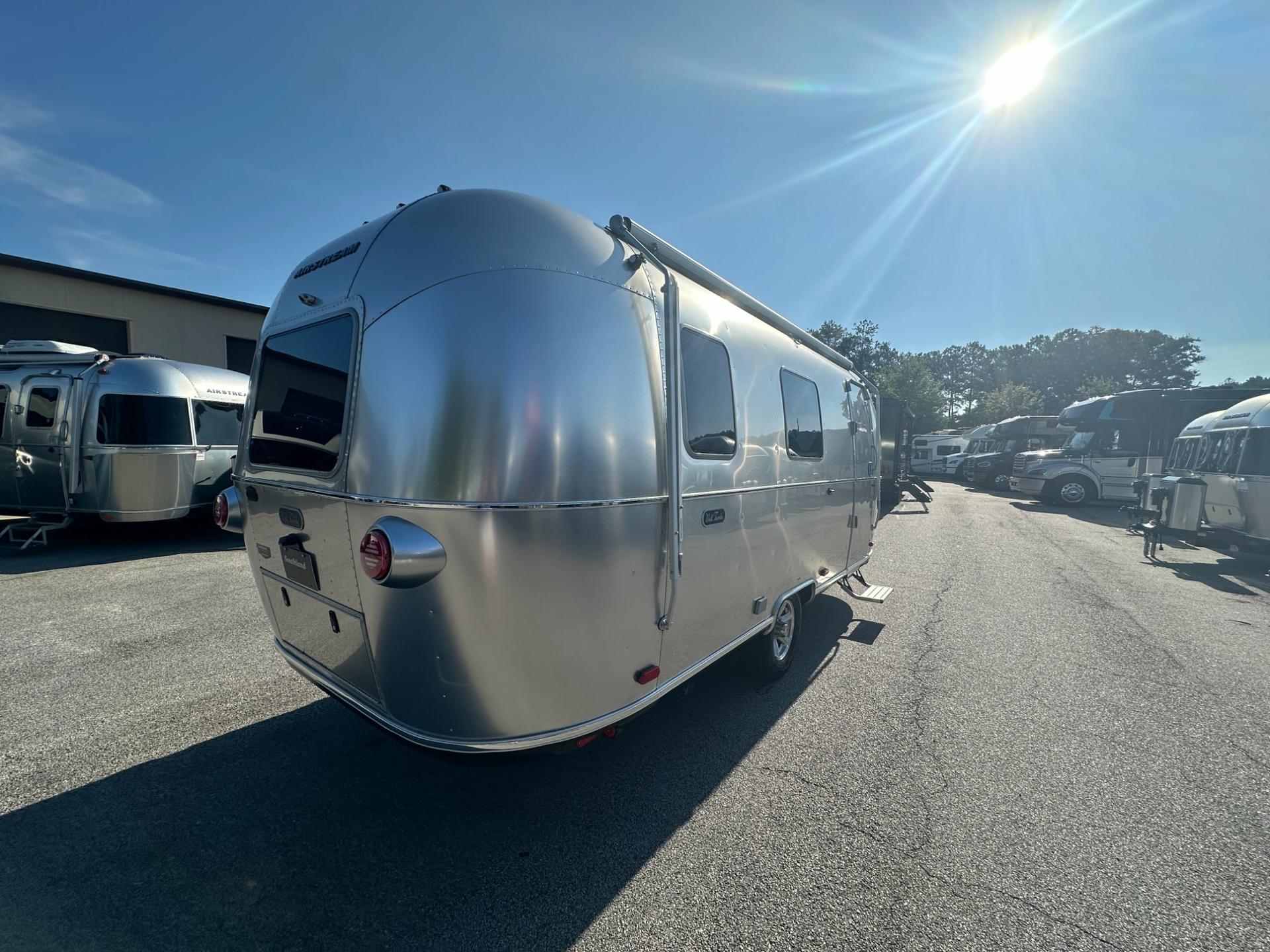 2026 Airstream 2026 Airstream World Traveler - thumbnail 4