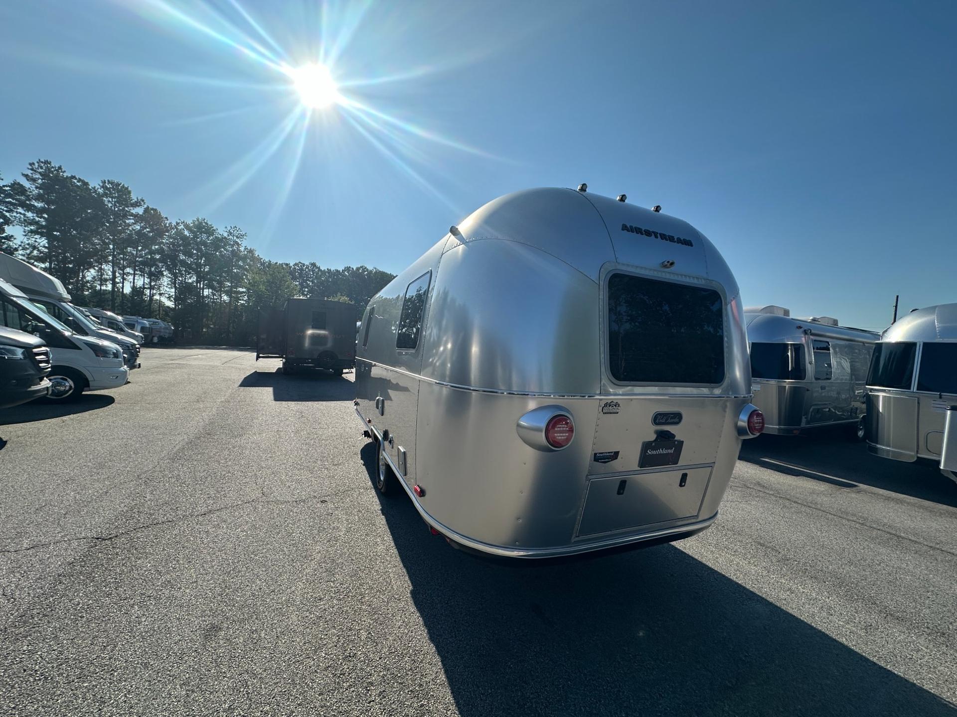 2026 Airstream 2026 Airstream World Traveler - thumbnail 7