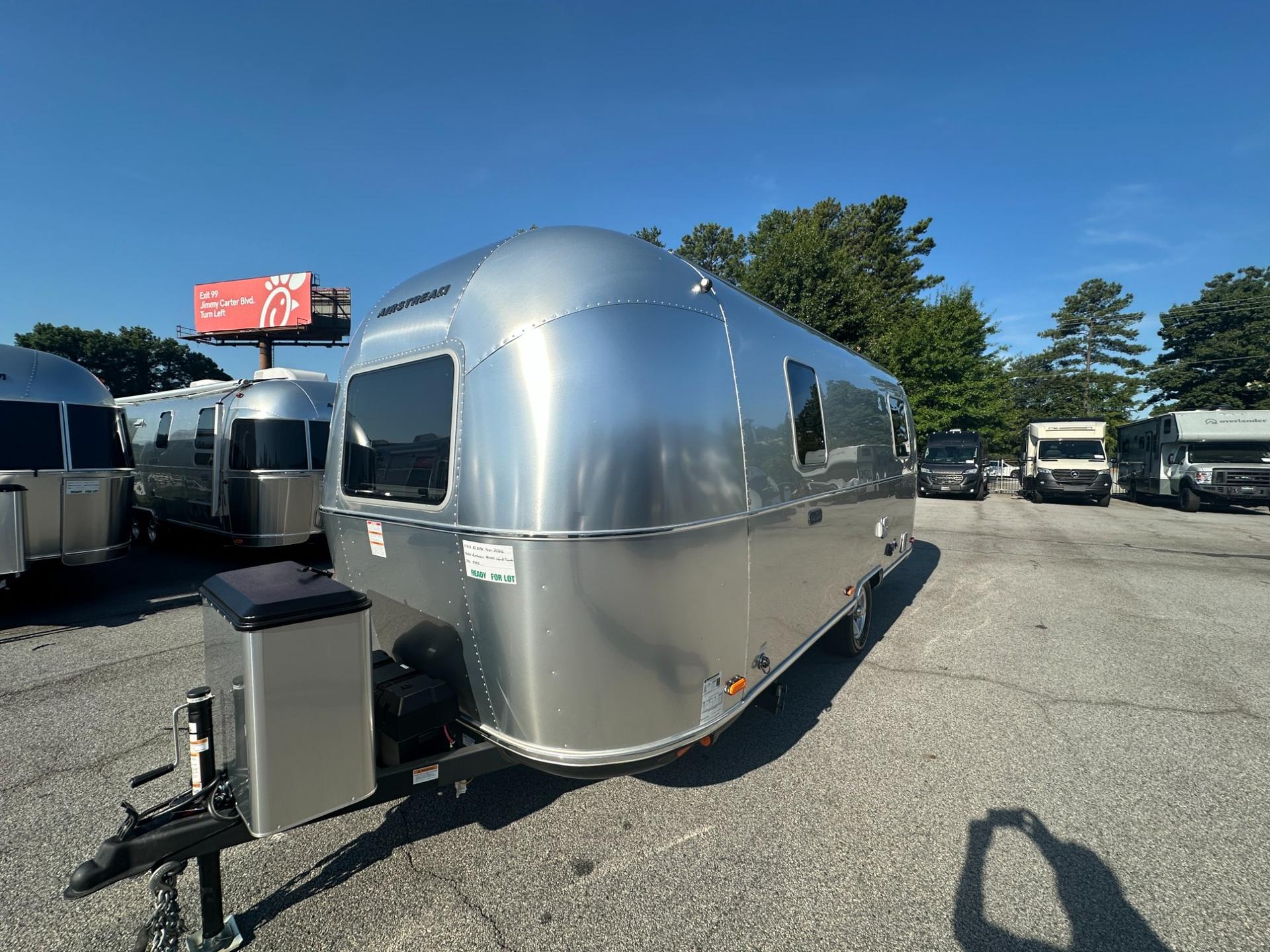 2026 Airstream 2026 Airstream World Traveler - thumbnail 9