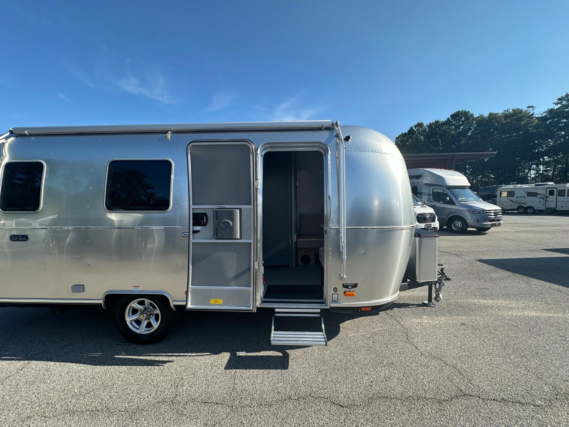 2026 Airstream 2026 Airstream World Traveler - thumbnail 11