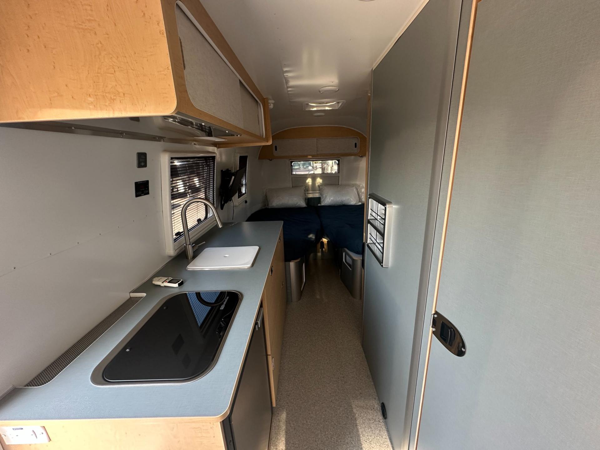 2026 Airstream 2026 Airstream World Traveler - thumbnail 13