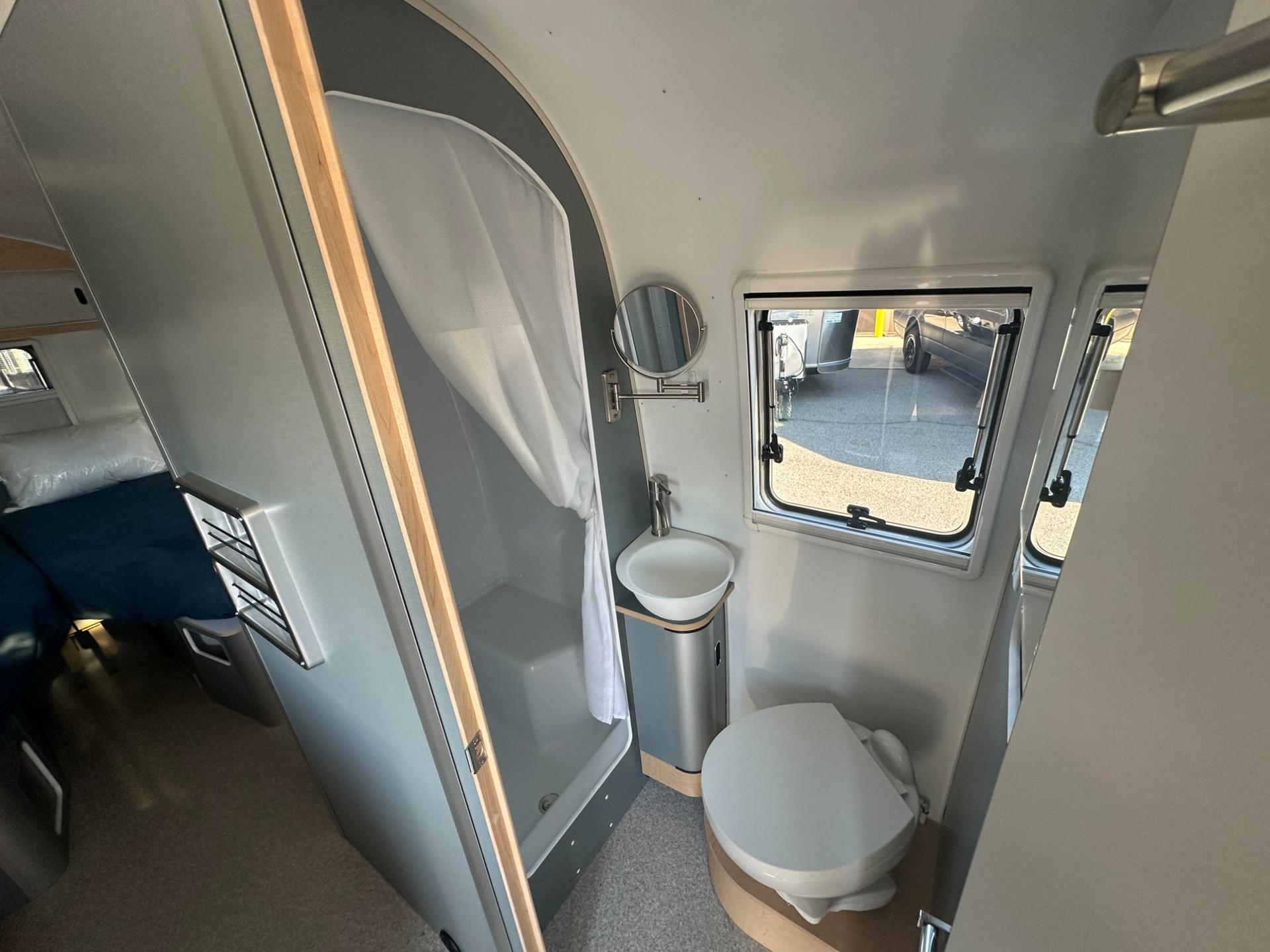 2026 Airstream 2026 Airstream World Traveler - thumbnail 14