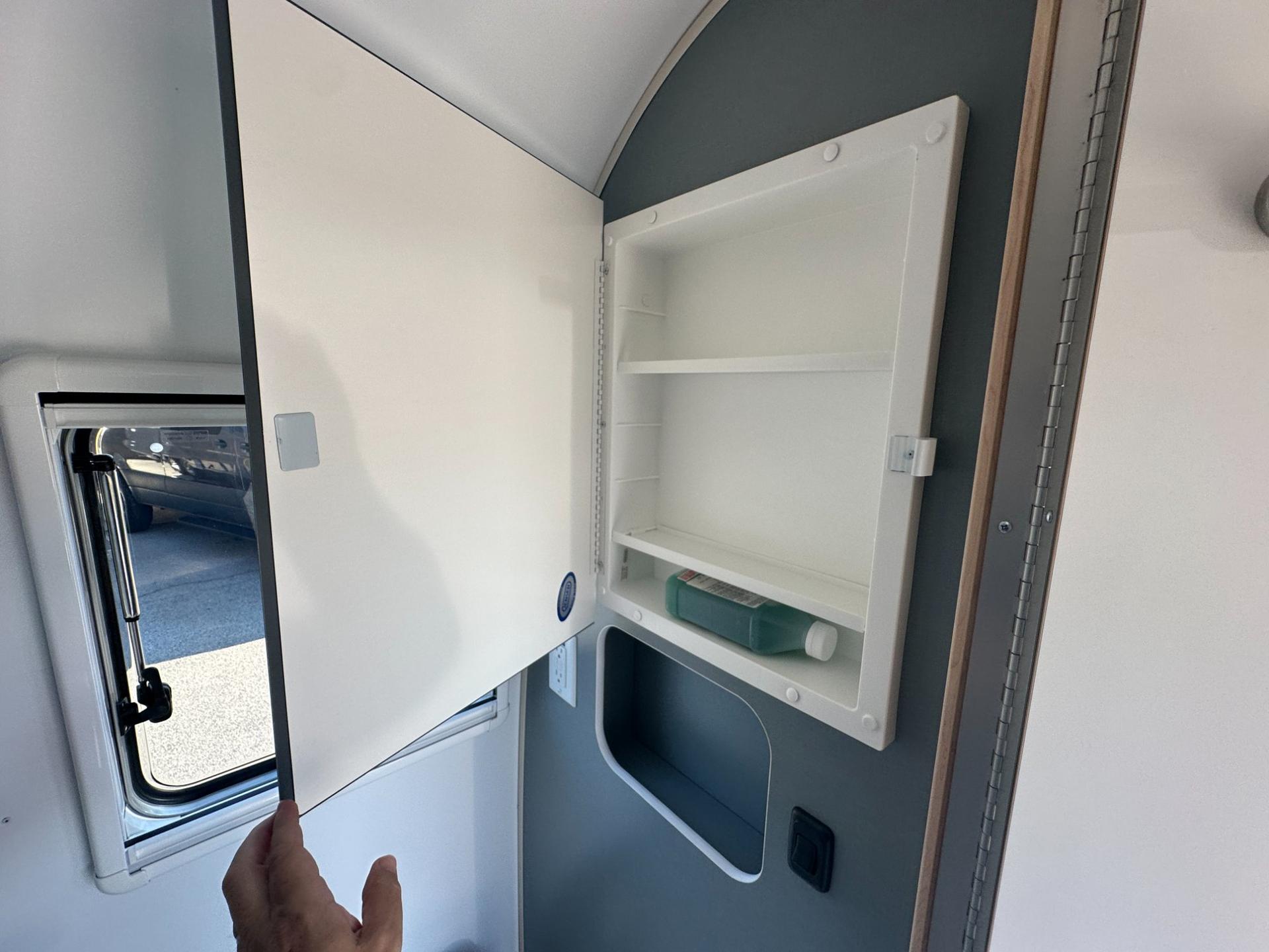 2026 Airstream 2026 Airstream World Traveler - thumbnail 15