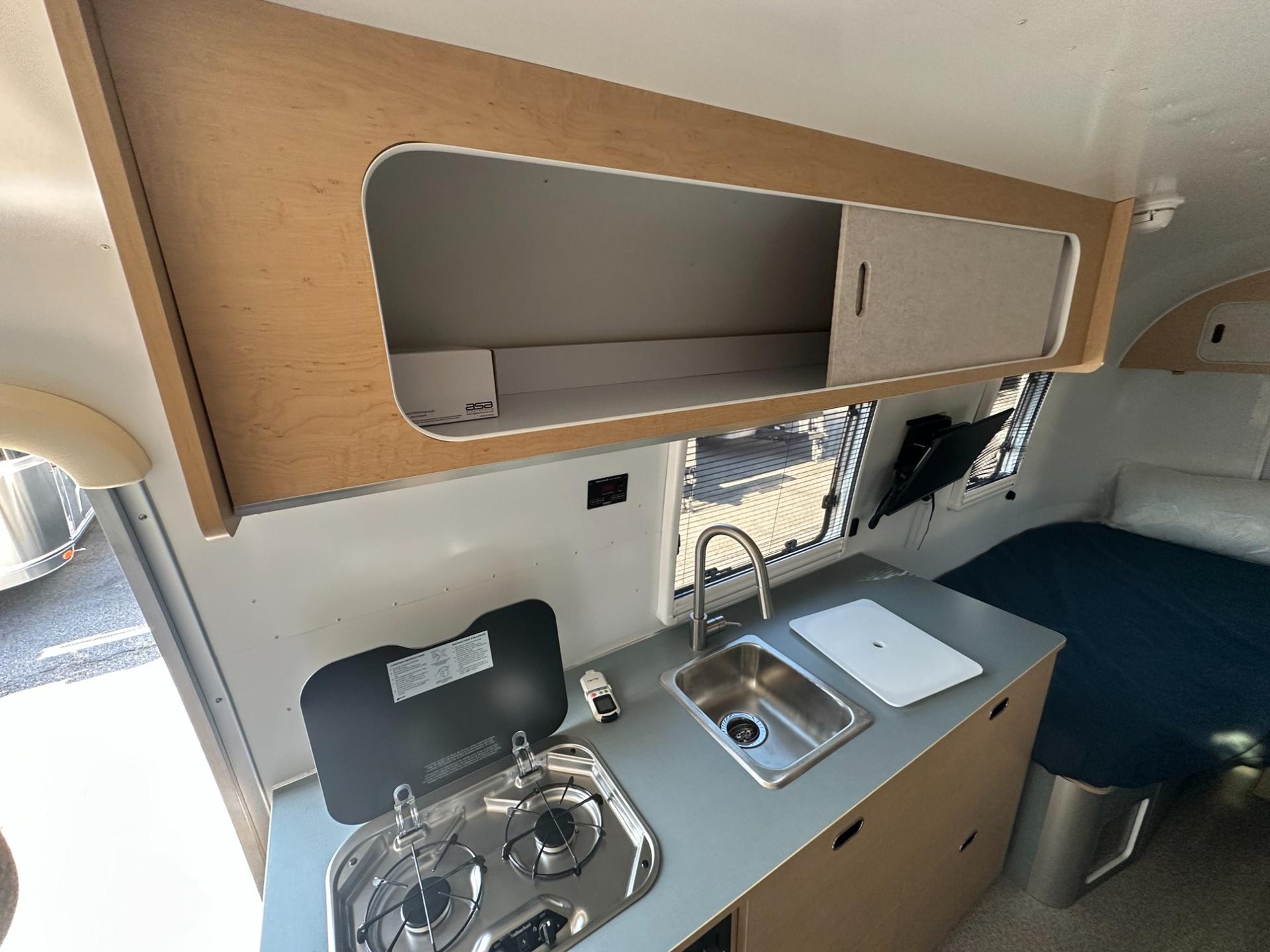 2026 Airstream 2026 Airstream World Traveler - thumbnail 17