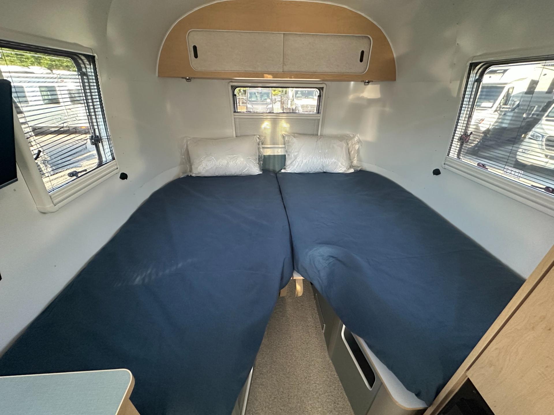 2026 Airstream 2026 Airstream World Traveler - thumbnail 18