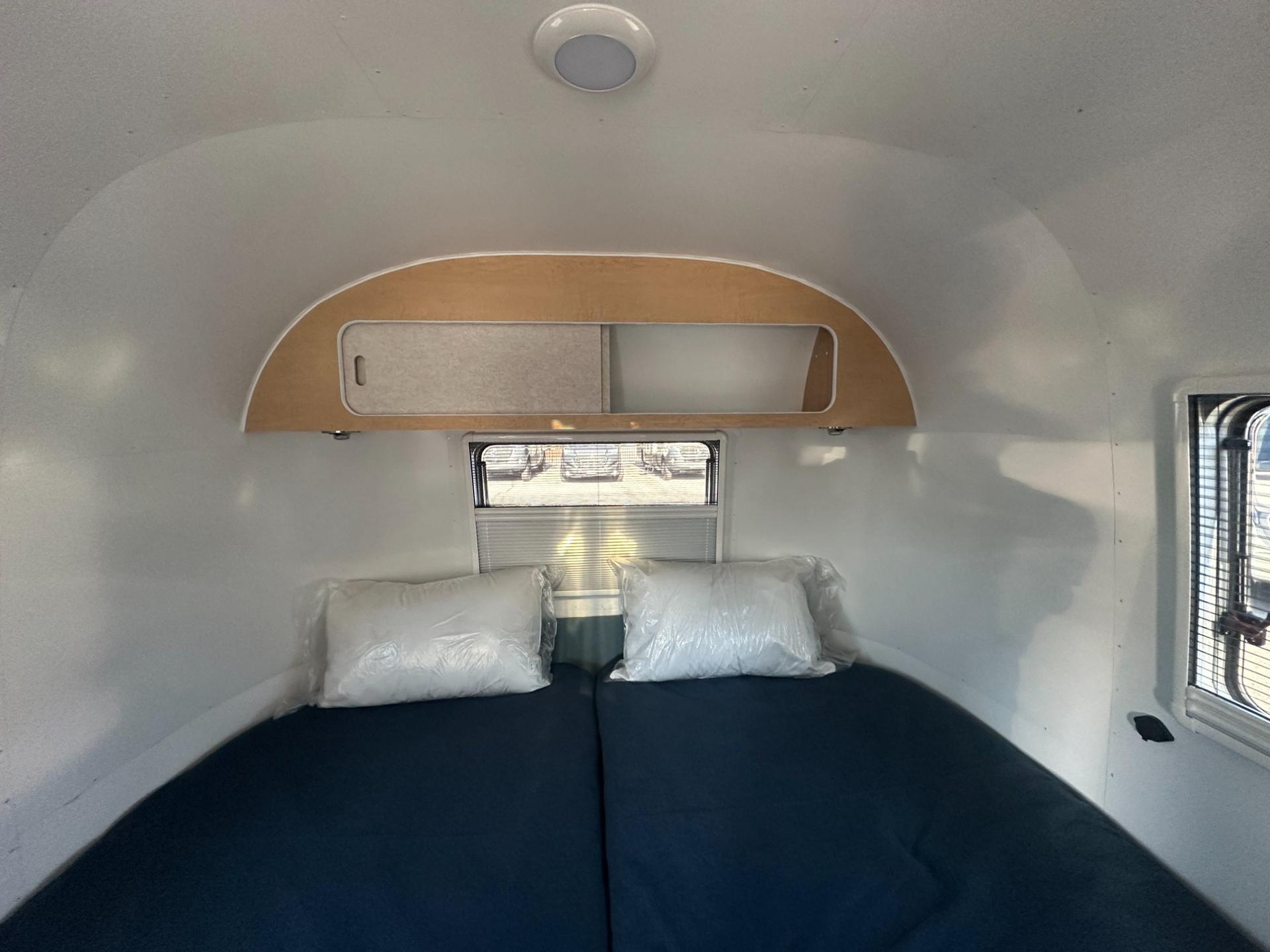 2026 Airstream 2026 Airstream World Traveler - thumbnail 19