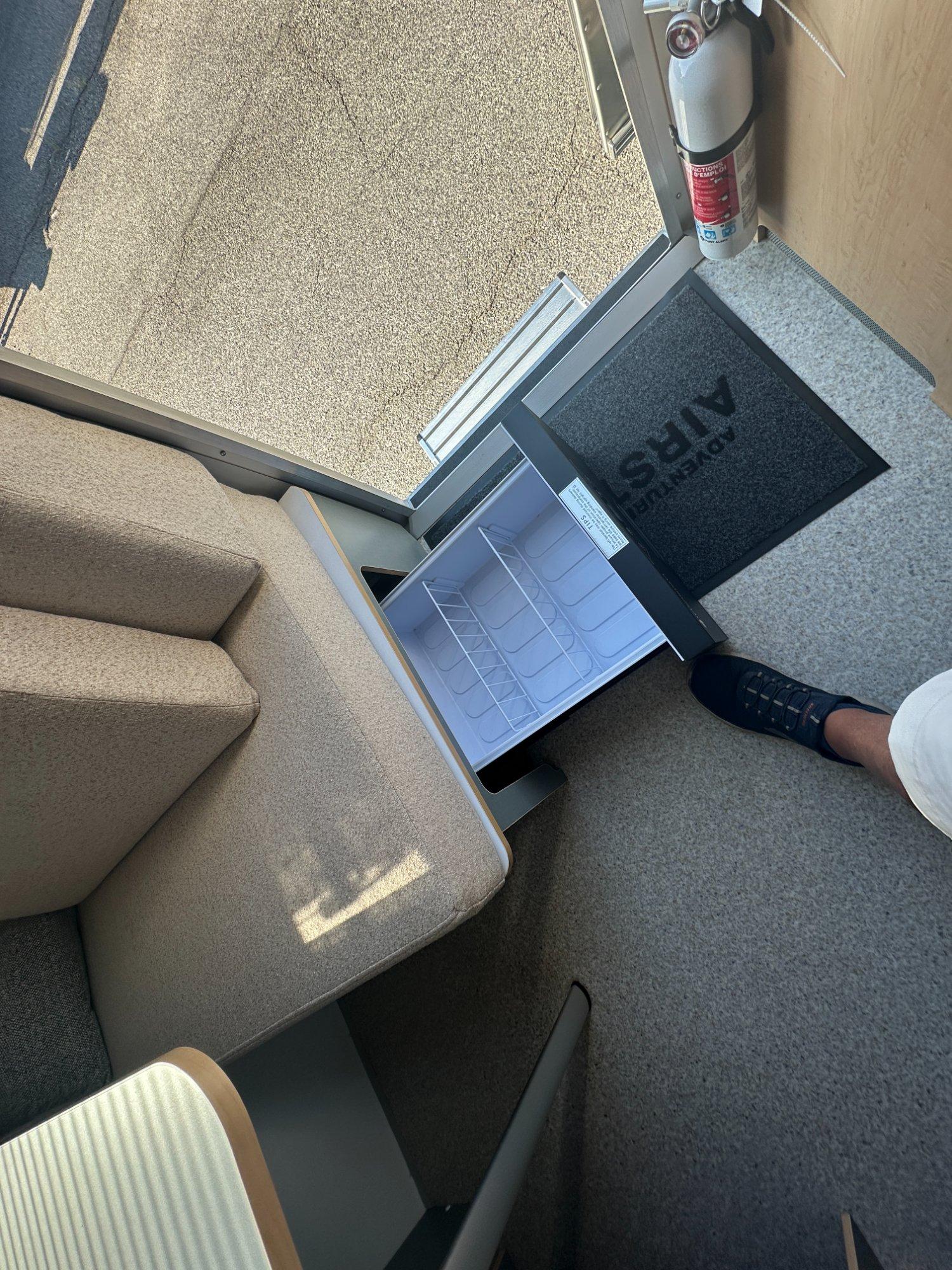 2026 Airstream 2026 Airstream World Traveler - thumbnail 25