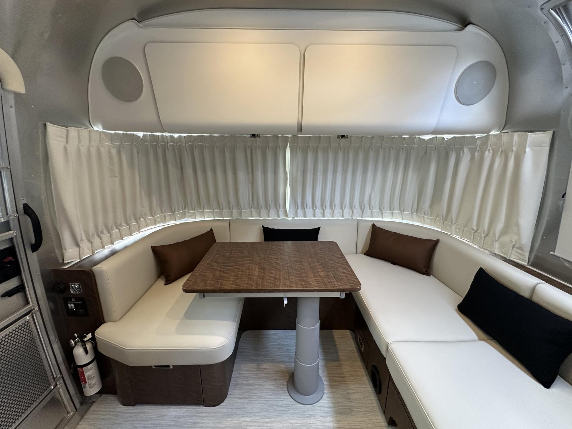 2027 Airstream 2027 Airstream Globetrotter - thumbnail 10