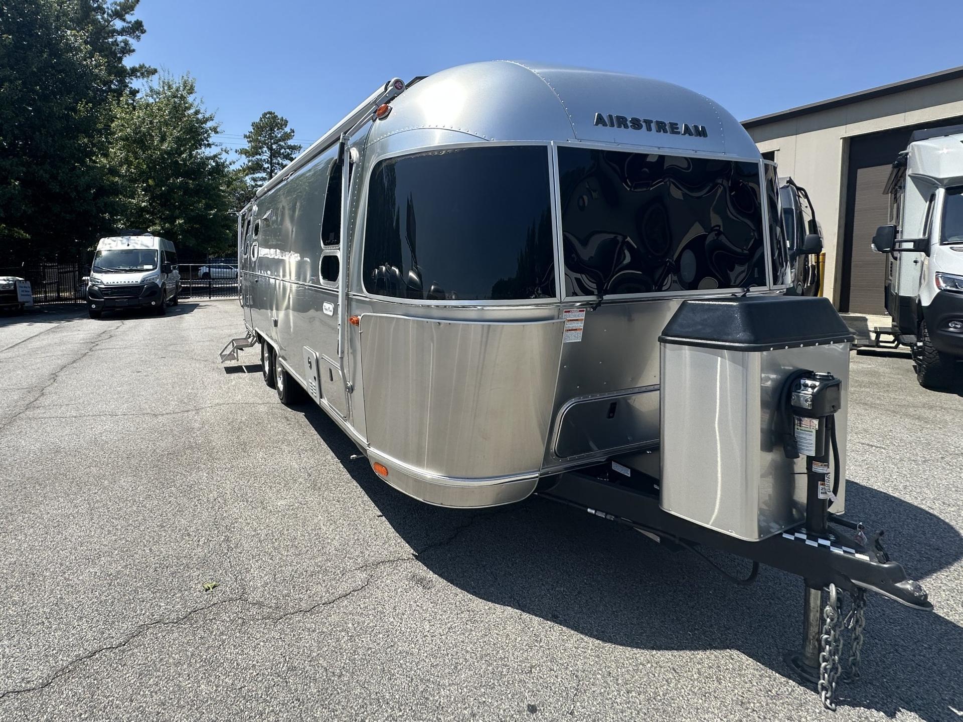 2024 Airstream Flying Cloud 25FB Twin