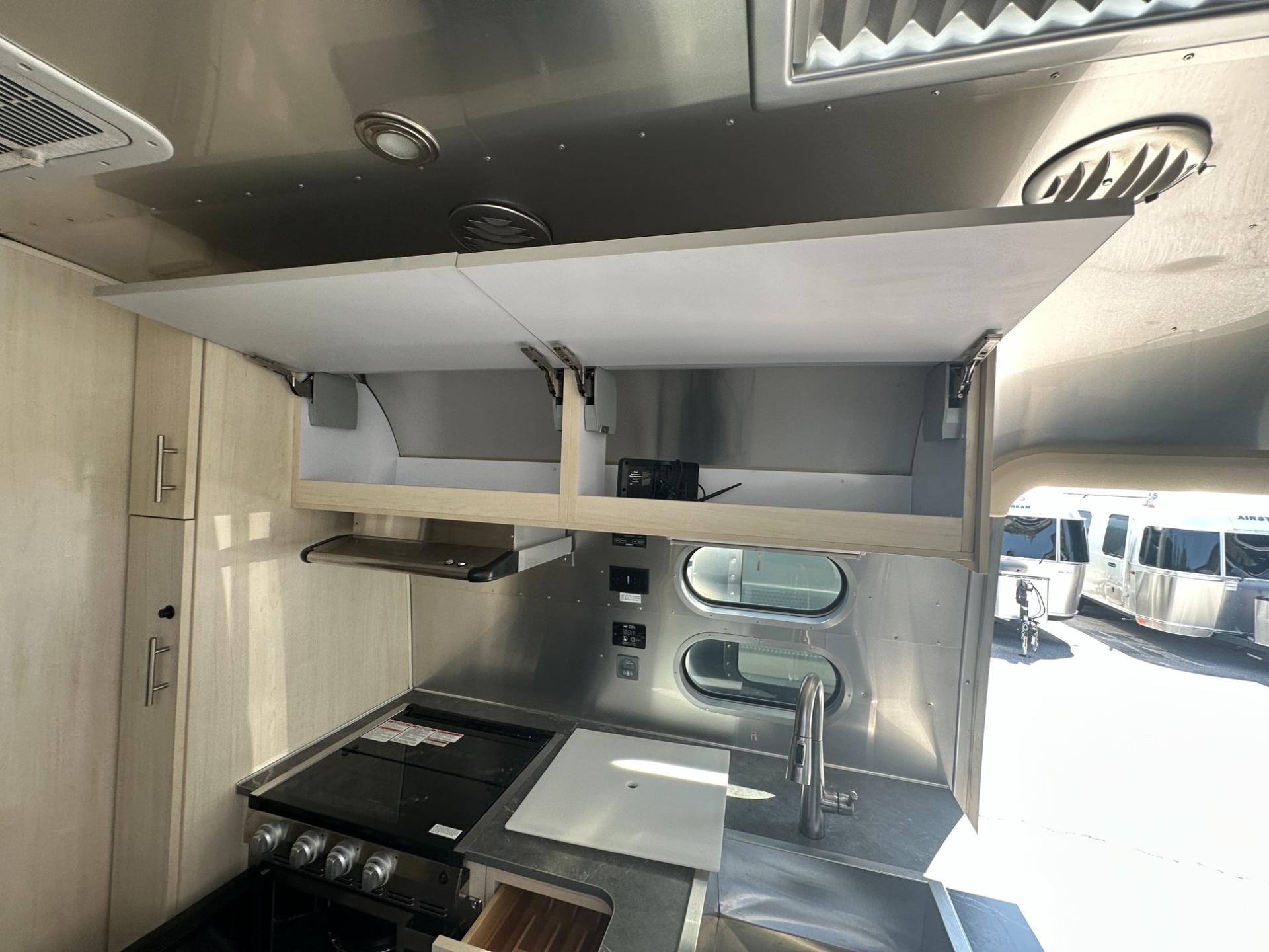 2024 Airstream 2024 Airstream Flying Cloud - thumbnail 23