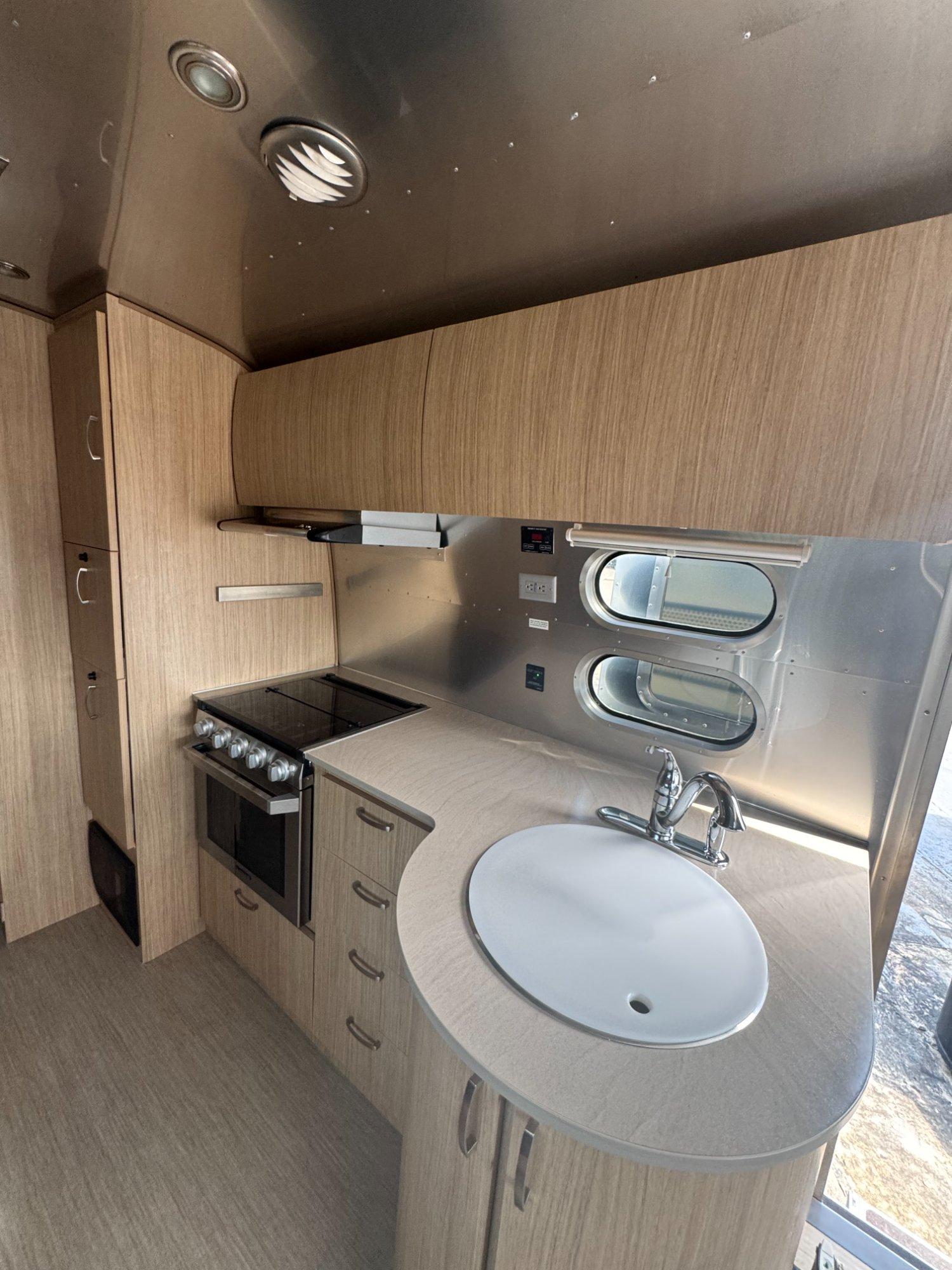2020 Airstream 2020 Airstream Flying Cloud - thumbnail 12