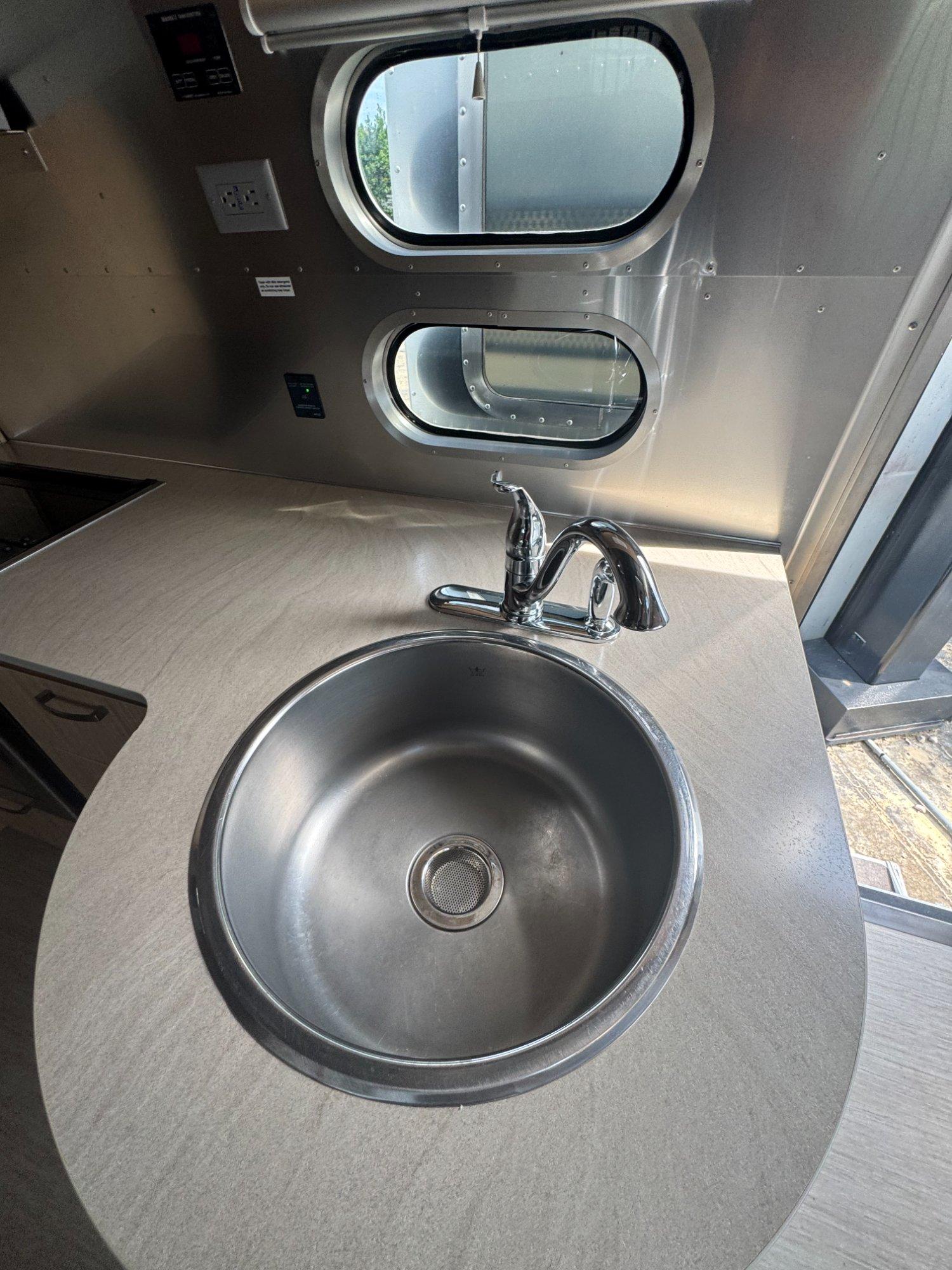 2020 Airstream 2020 Airstream Flying Cloud - thumbnail 14
