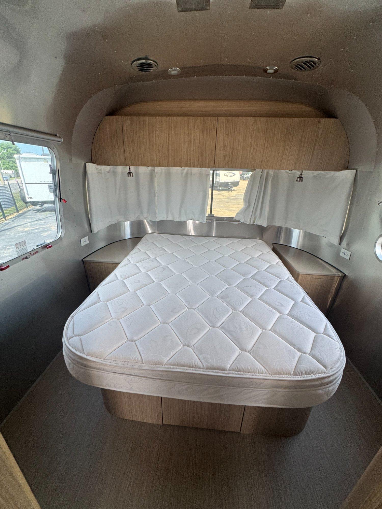 2020 Airstream 2020 Airstream Flying Cloud - thumbnail 25