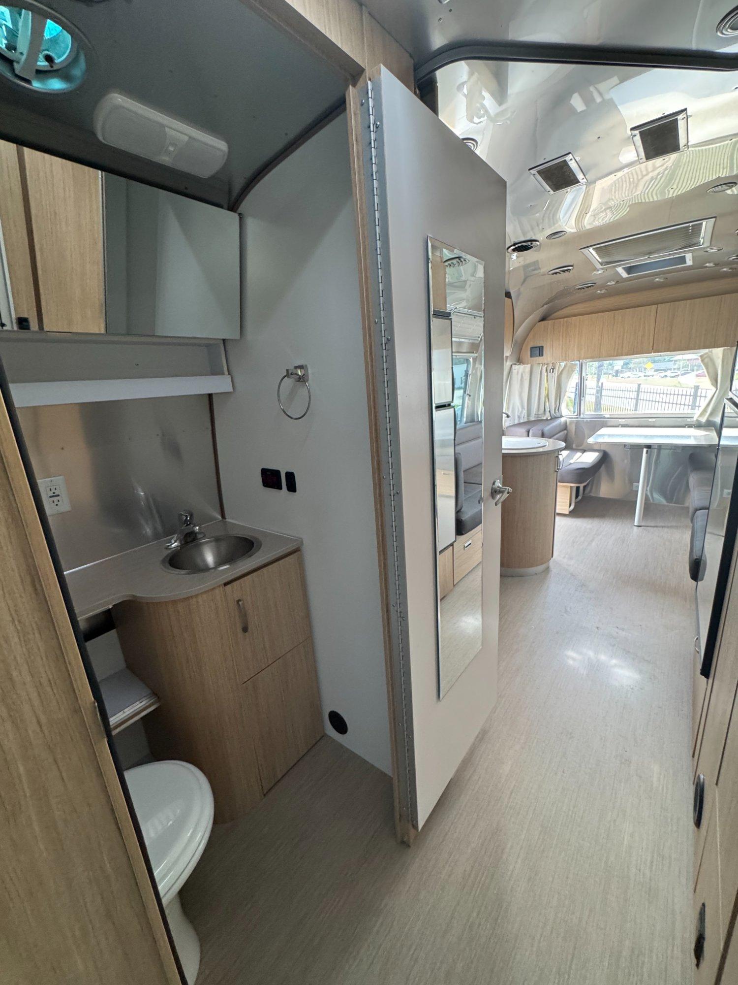 2020 Airstream 2020 Airstream Flying Cloud - thumbnail 28