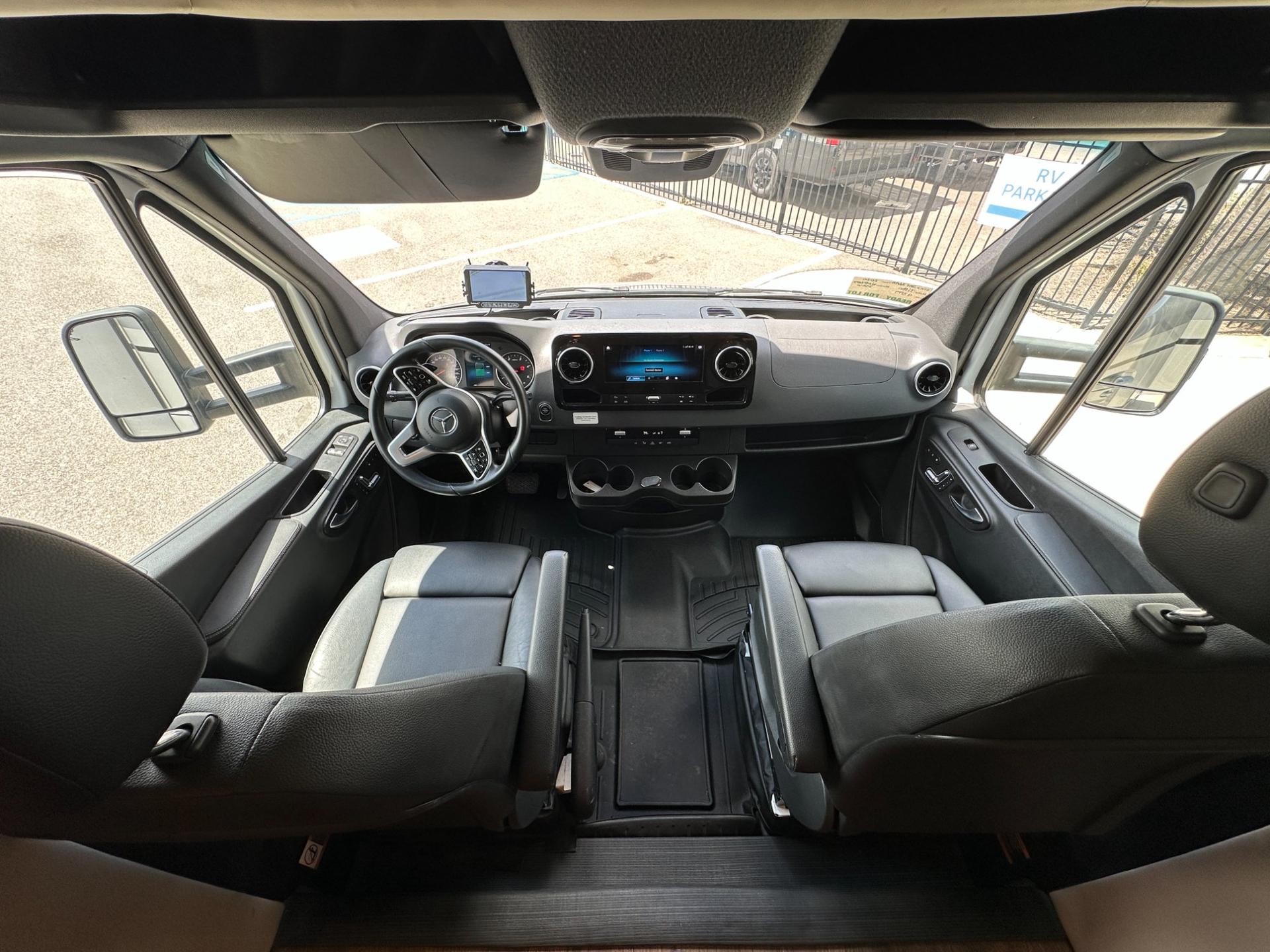 2020 Tiffin 2020 Tiffin Wayfarer 25RW - thumbnail 13