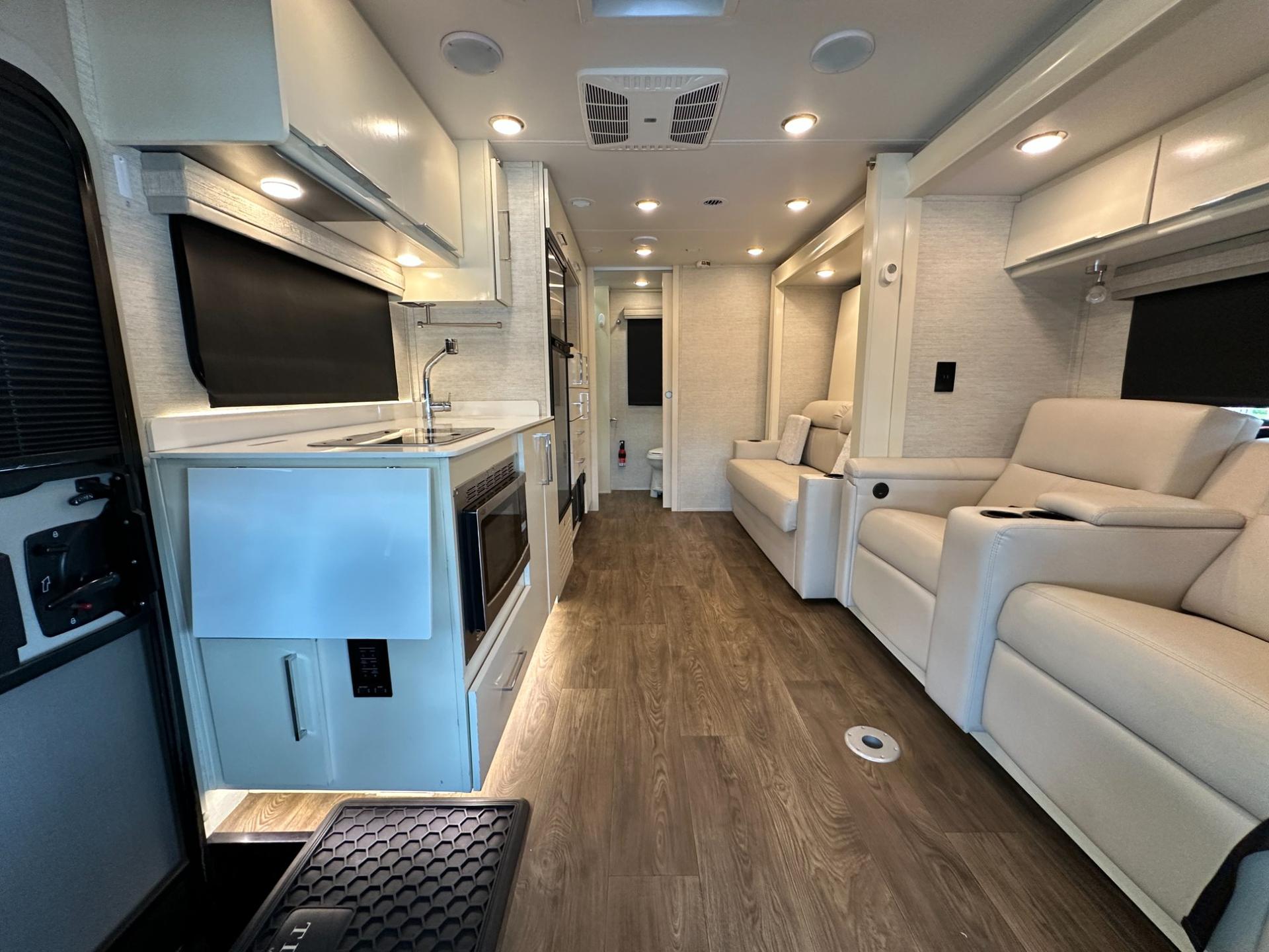 2020 Tiffin 2020 Tiffin Wayfarer 25RW - thumbnail 14